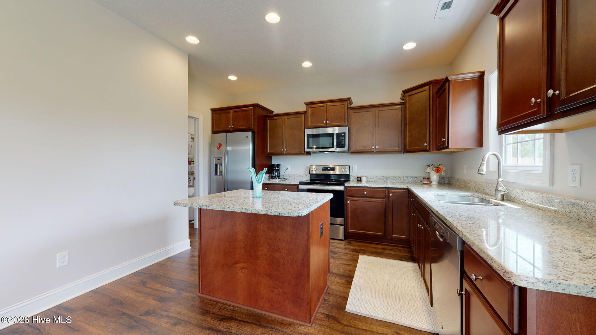 100558760 | Photo 16