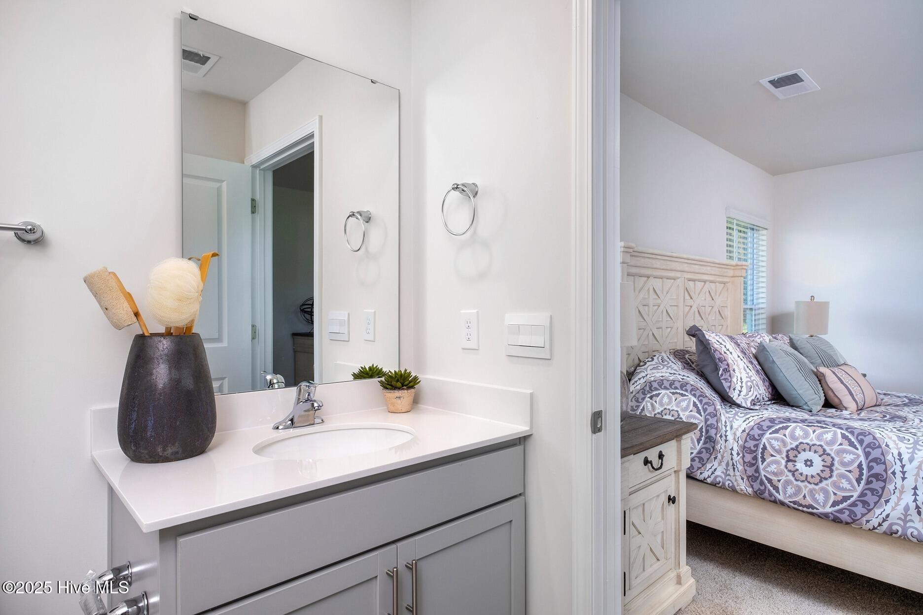 100542739 | Photo 13