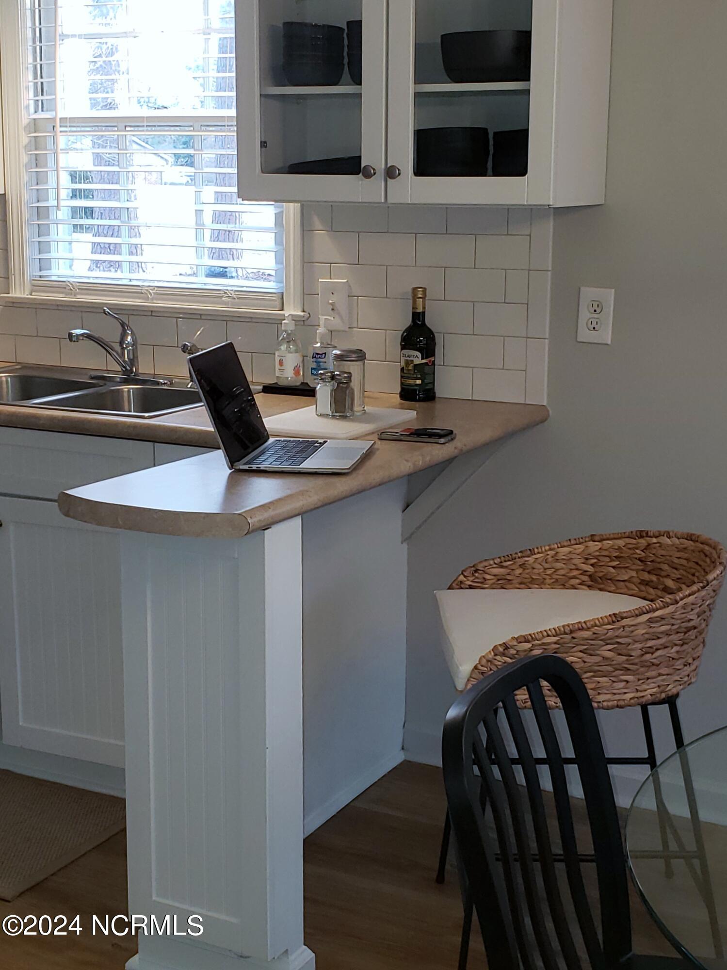 809 Shakespeare Kitchen 1a