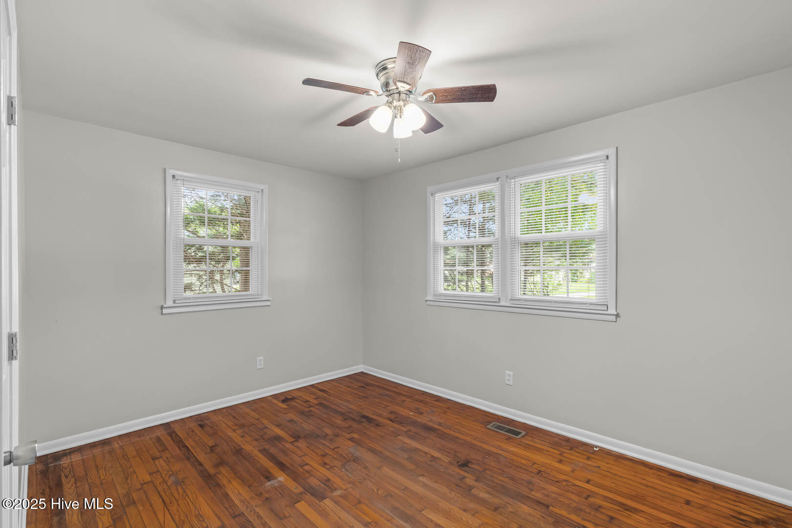 100526700 | Photo 28