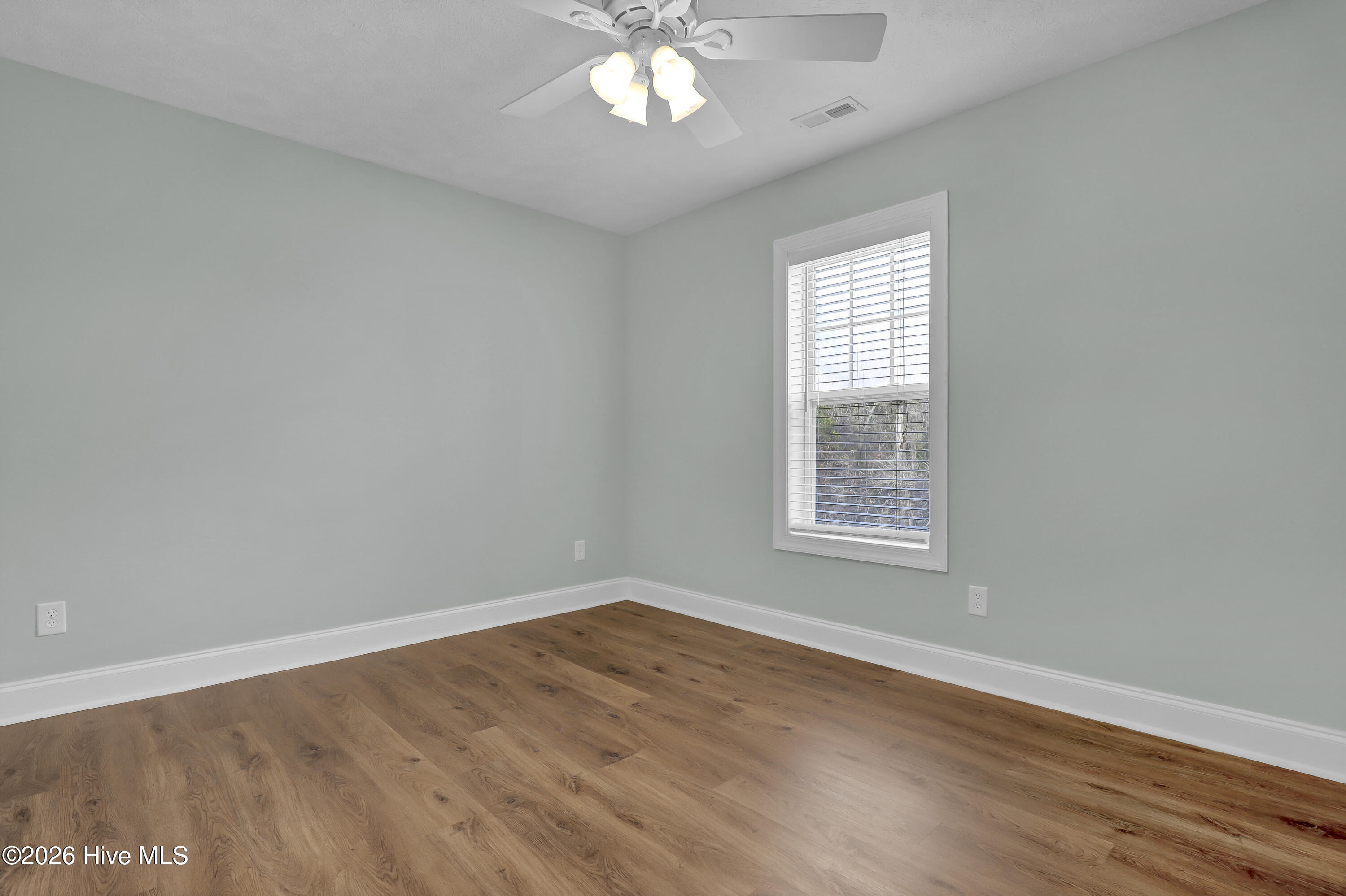 100550563 | Photo 29