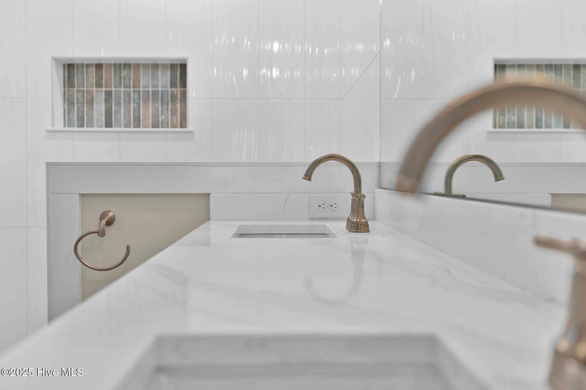 100527494 | Photo 22