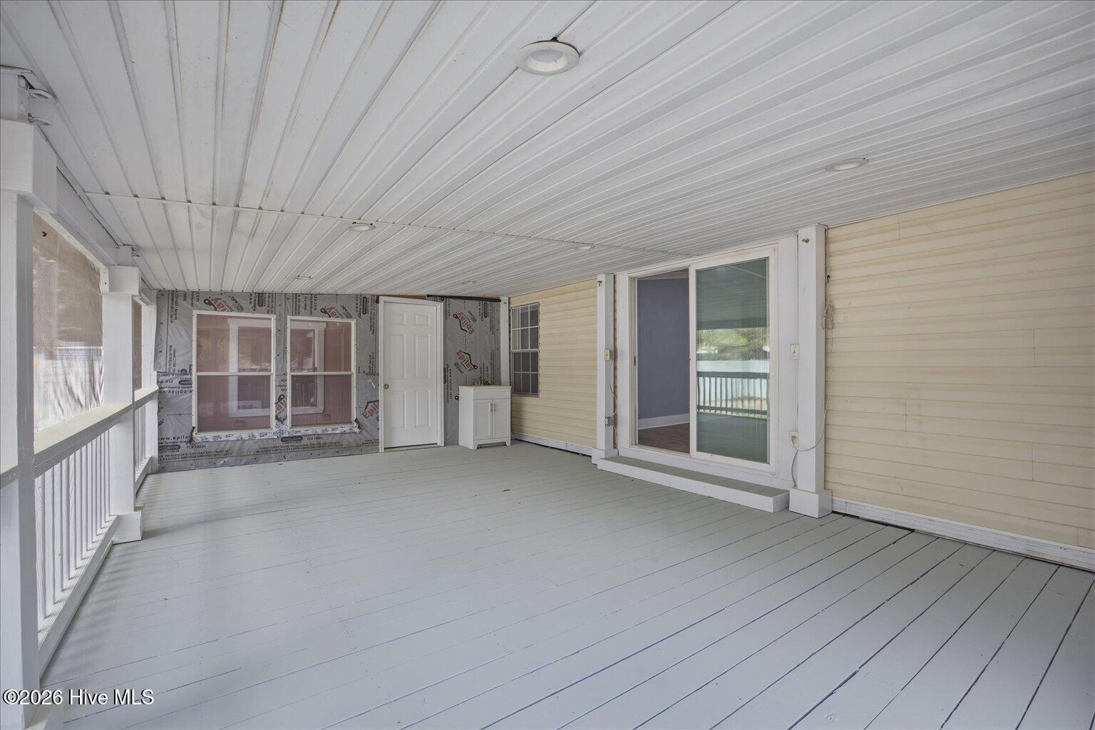 100565054 | Photo 50