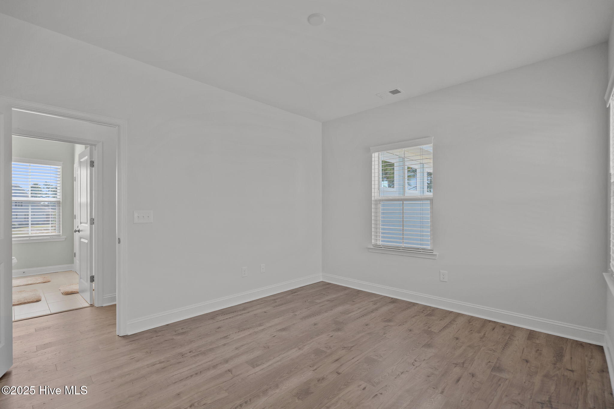 100537775 | Photo 27