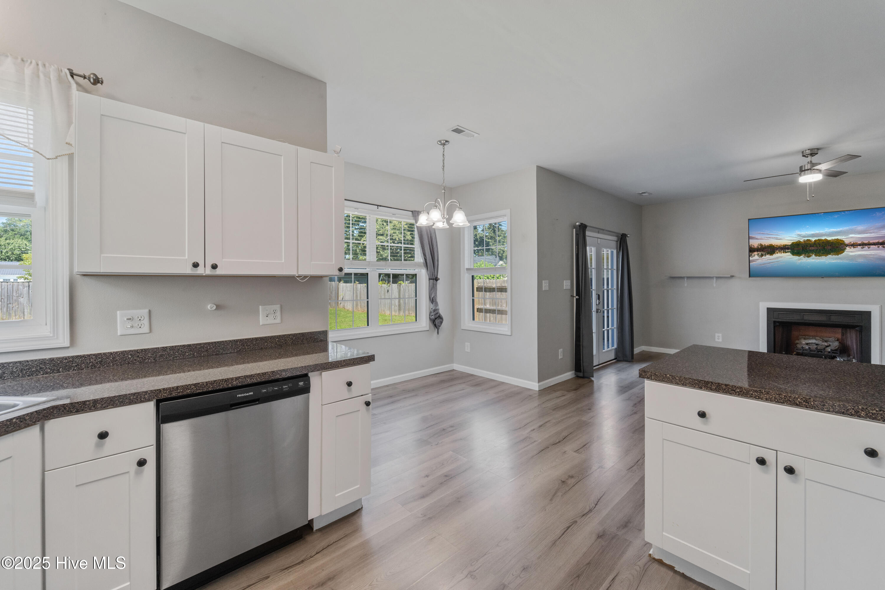 100529060 | Photo 25