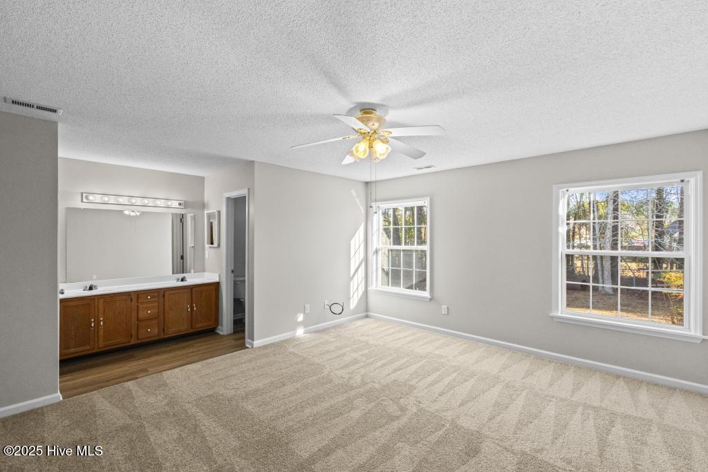 100546857 | Photo 35