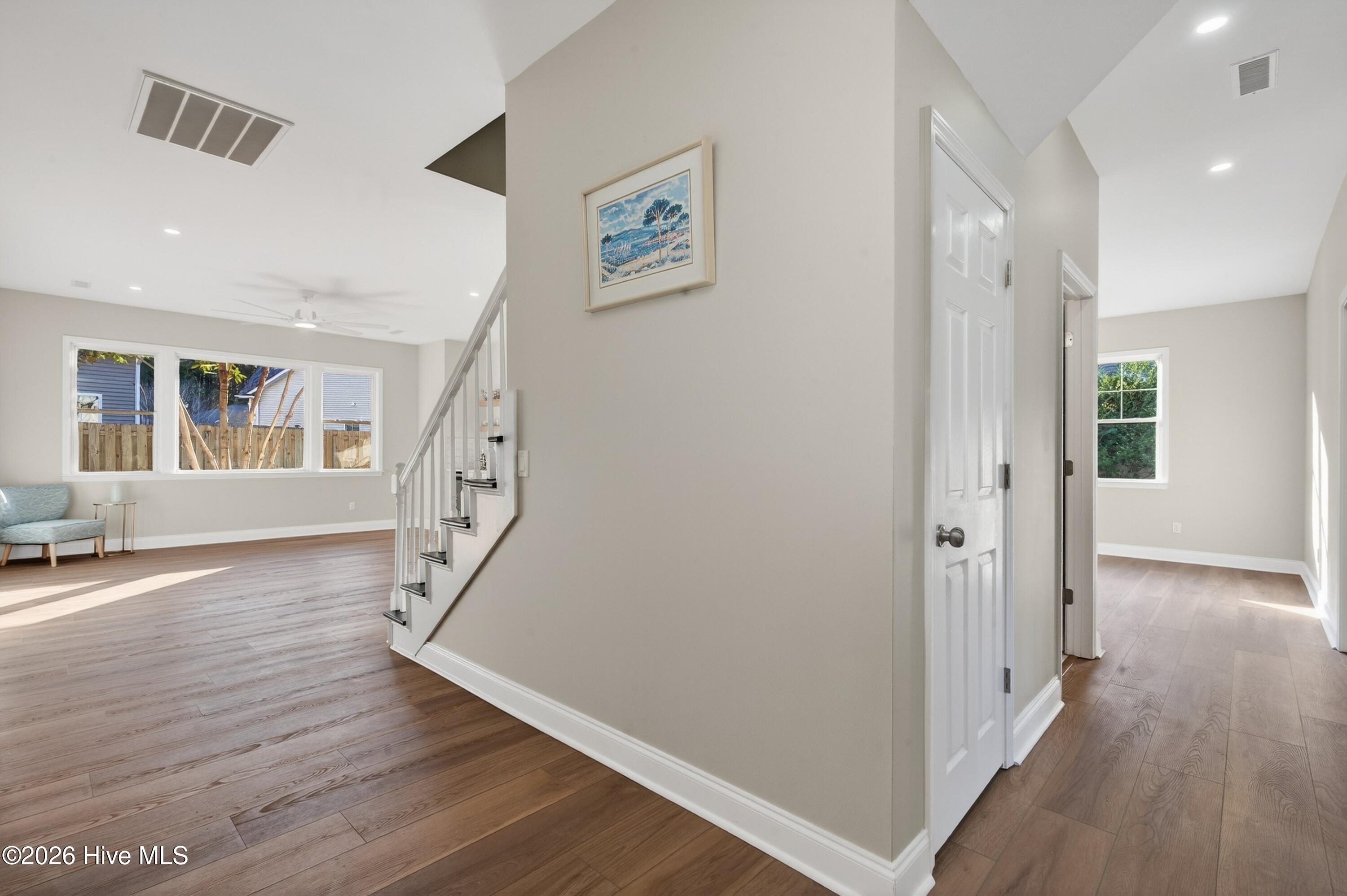 100553839 | Photo 29