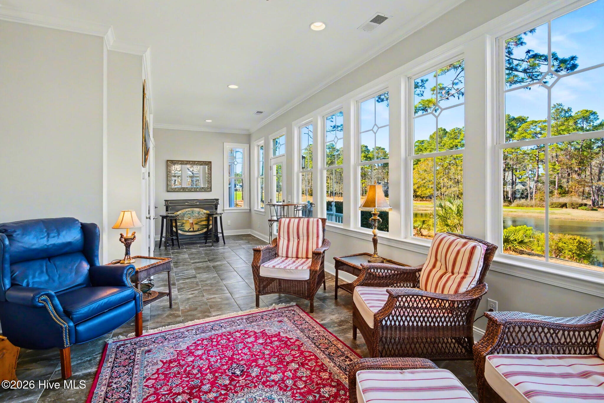 100549590 | Photo 25