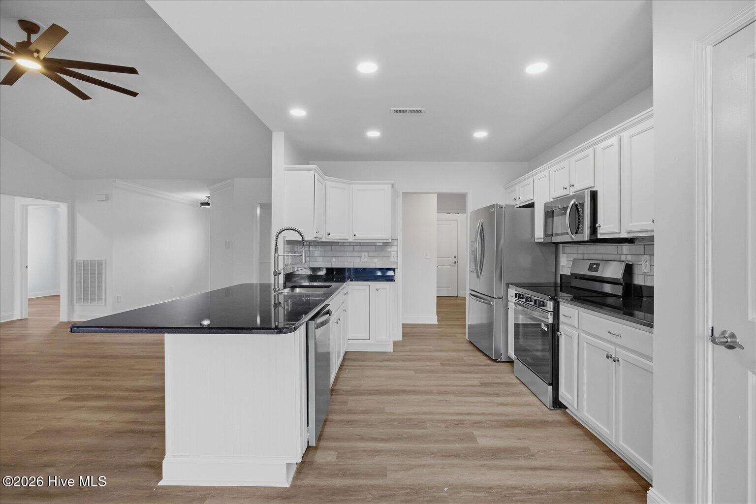 100557430 | Photo 19