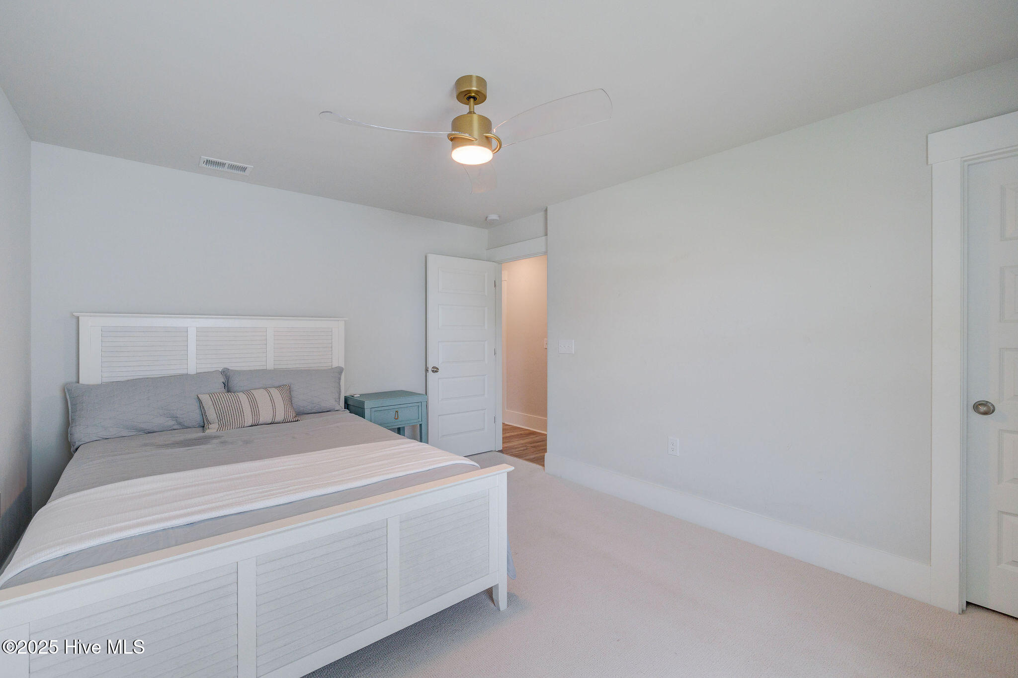 100524366 | Photo 42