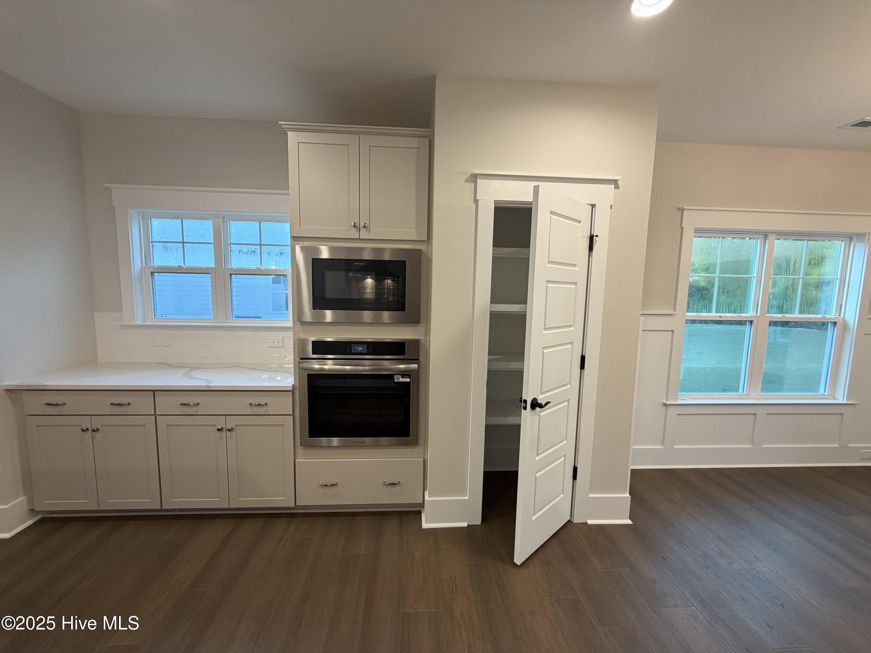 100521695 | Photo 14