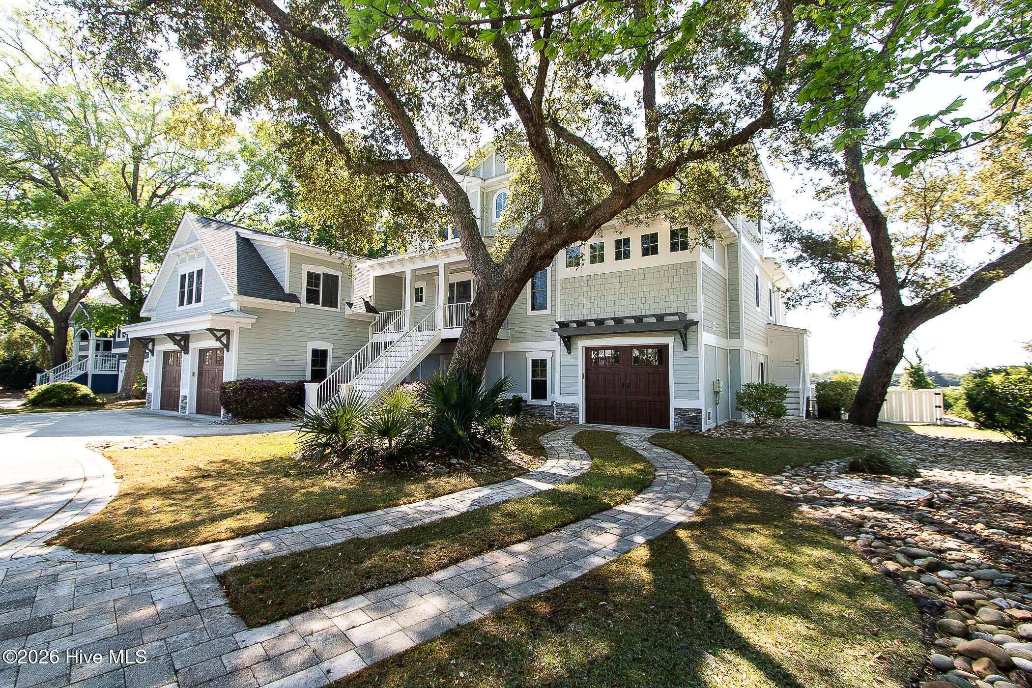 100568588 | Photo 89