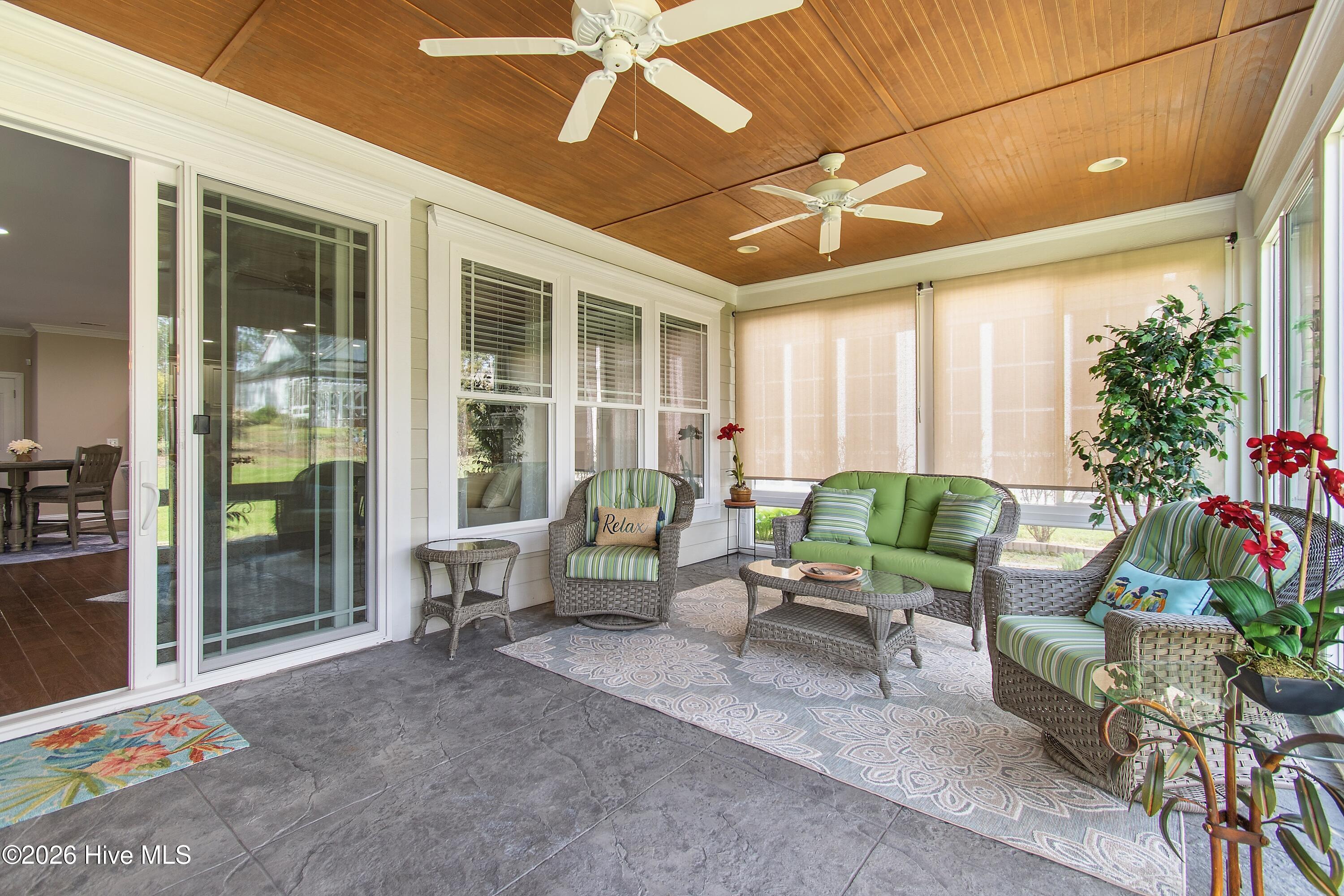 100563777 | Photo 14