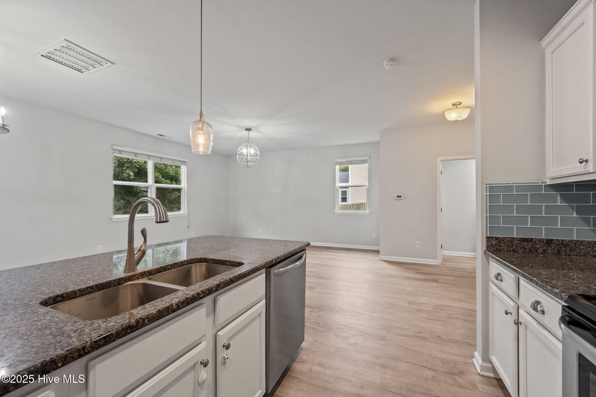 100536661 | Photo 14