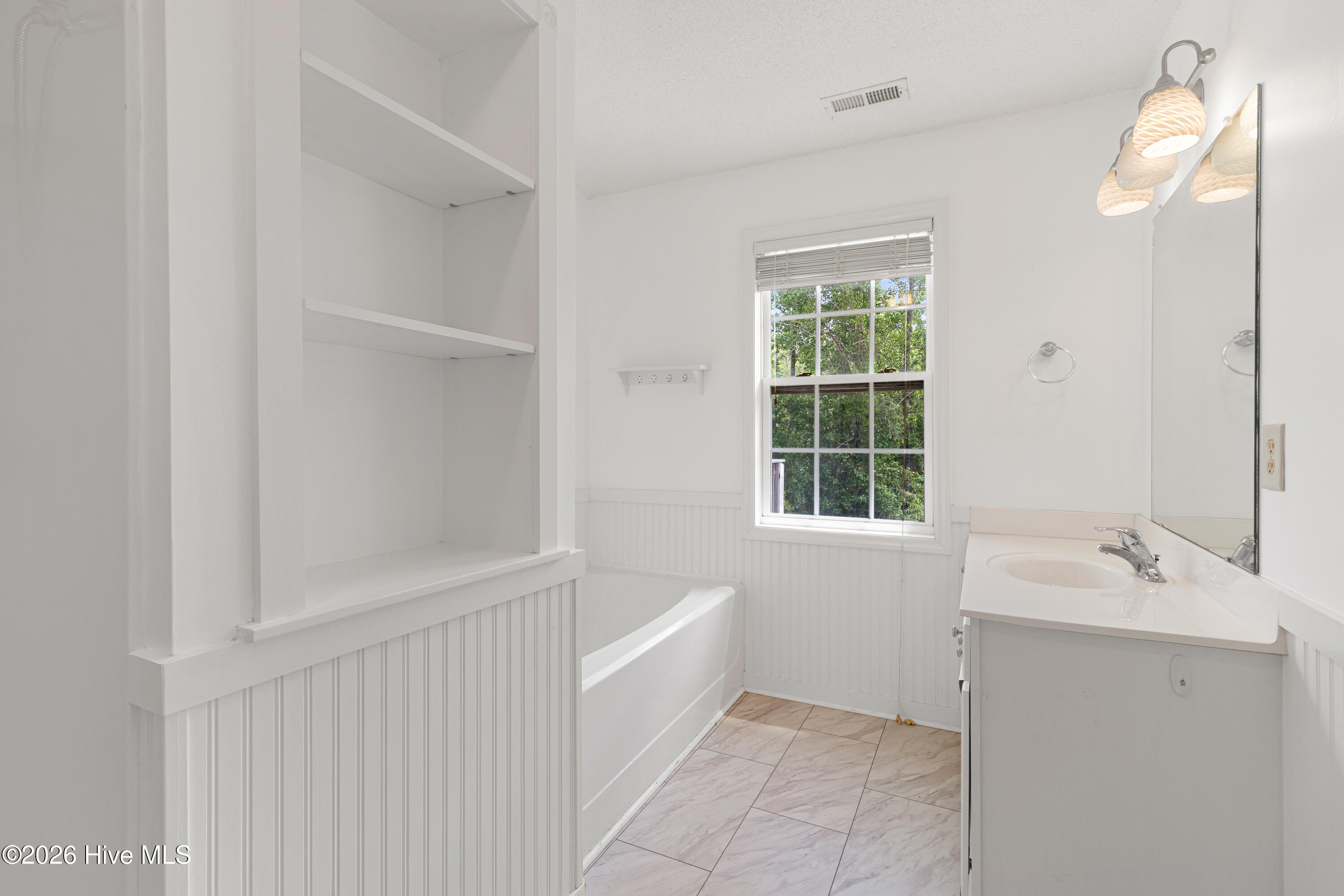 100570651 | Photo 17