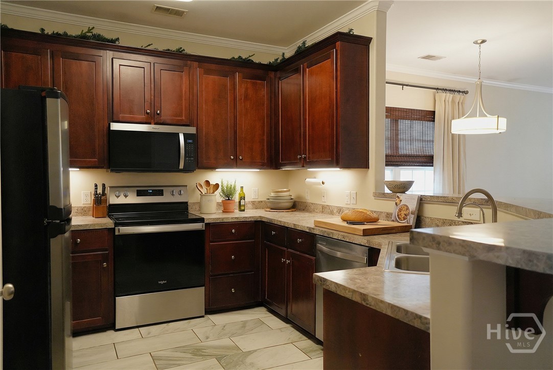 Homes for sale in Savannah, GA | 198 Chapel Lake S, Savannah, GA 31419 | MLS# SA349778