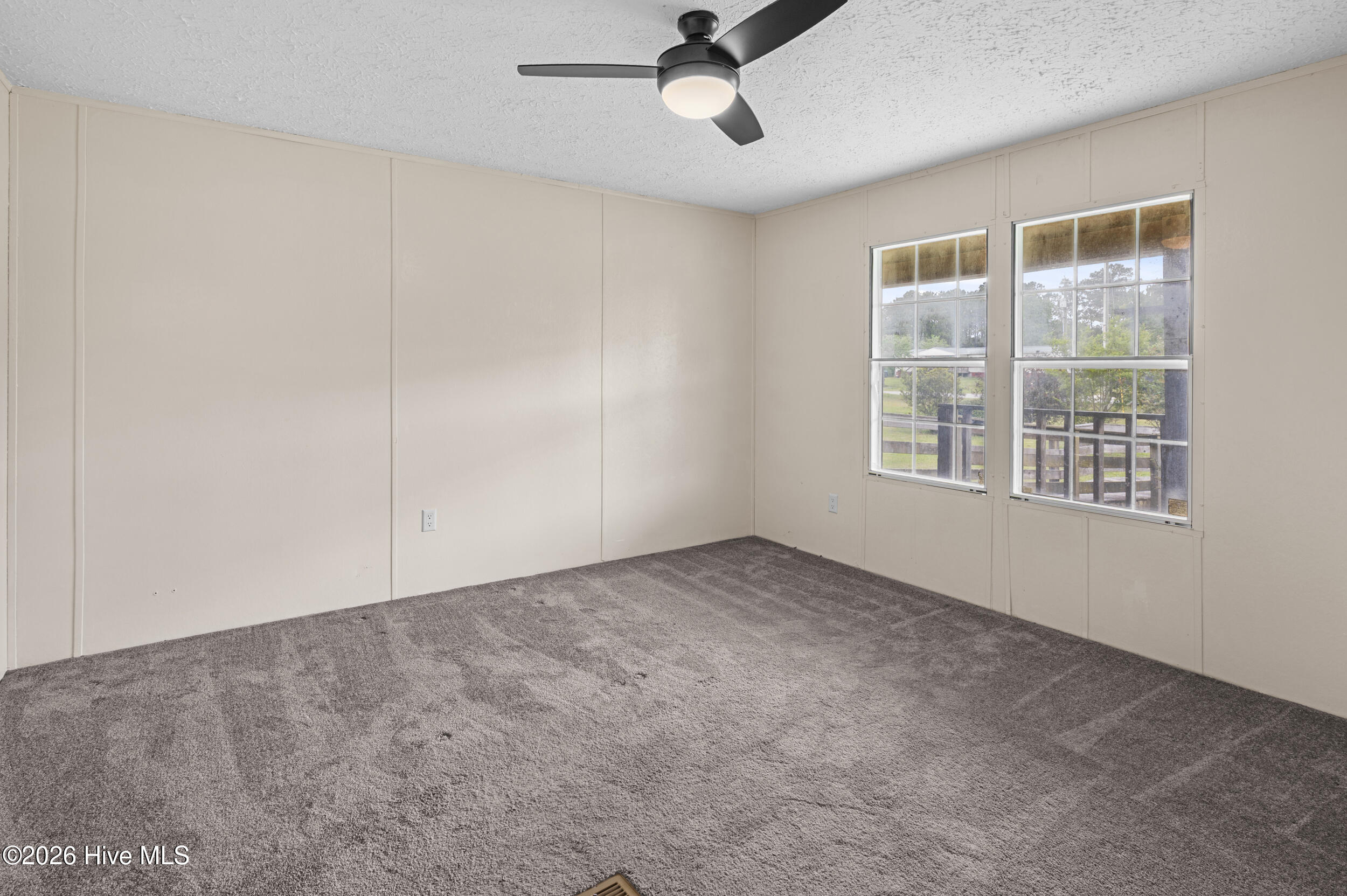 100568430 | Photo 33