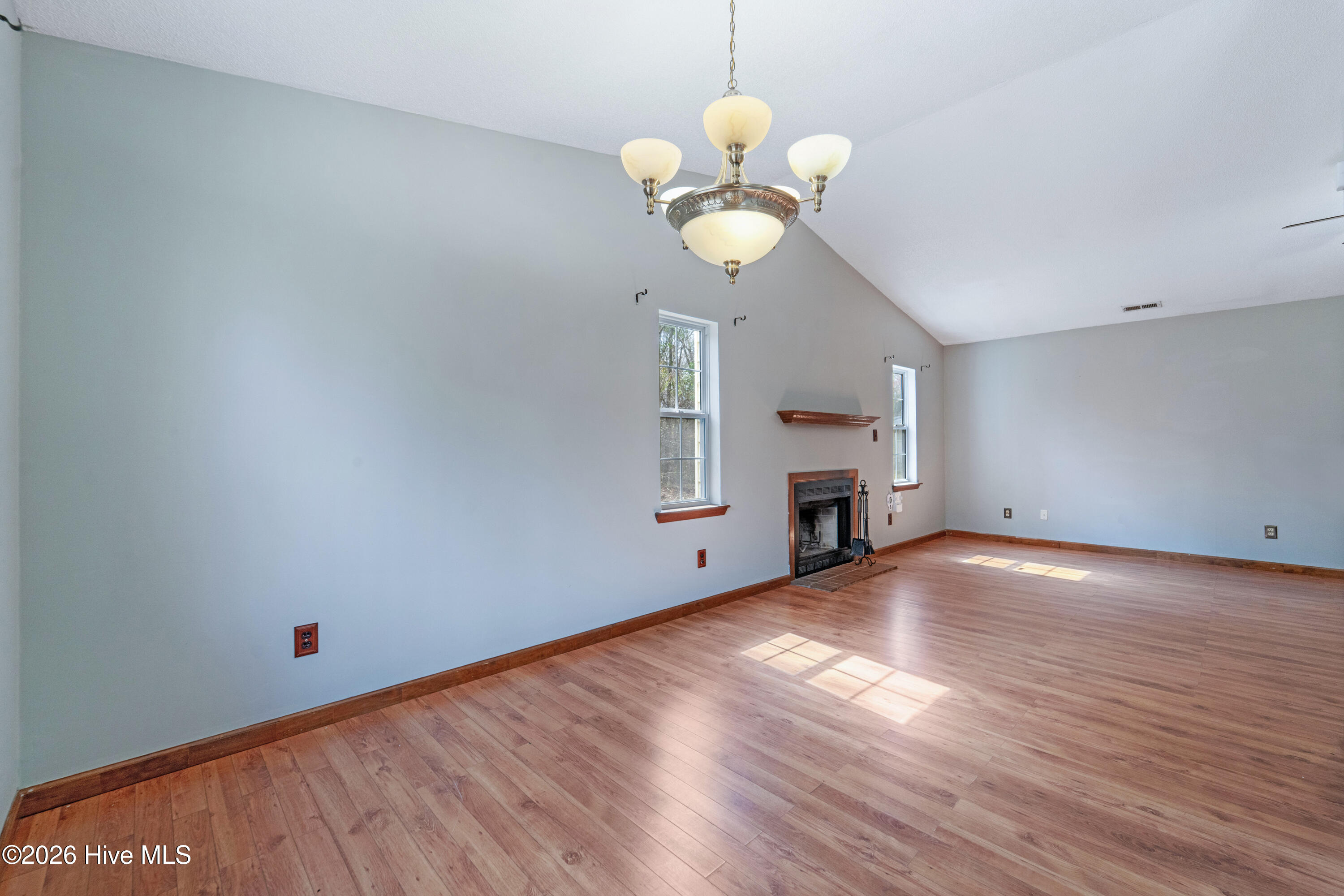 100557968 | Photo 20