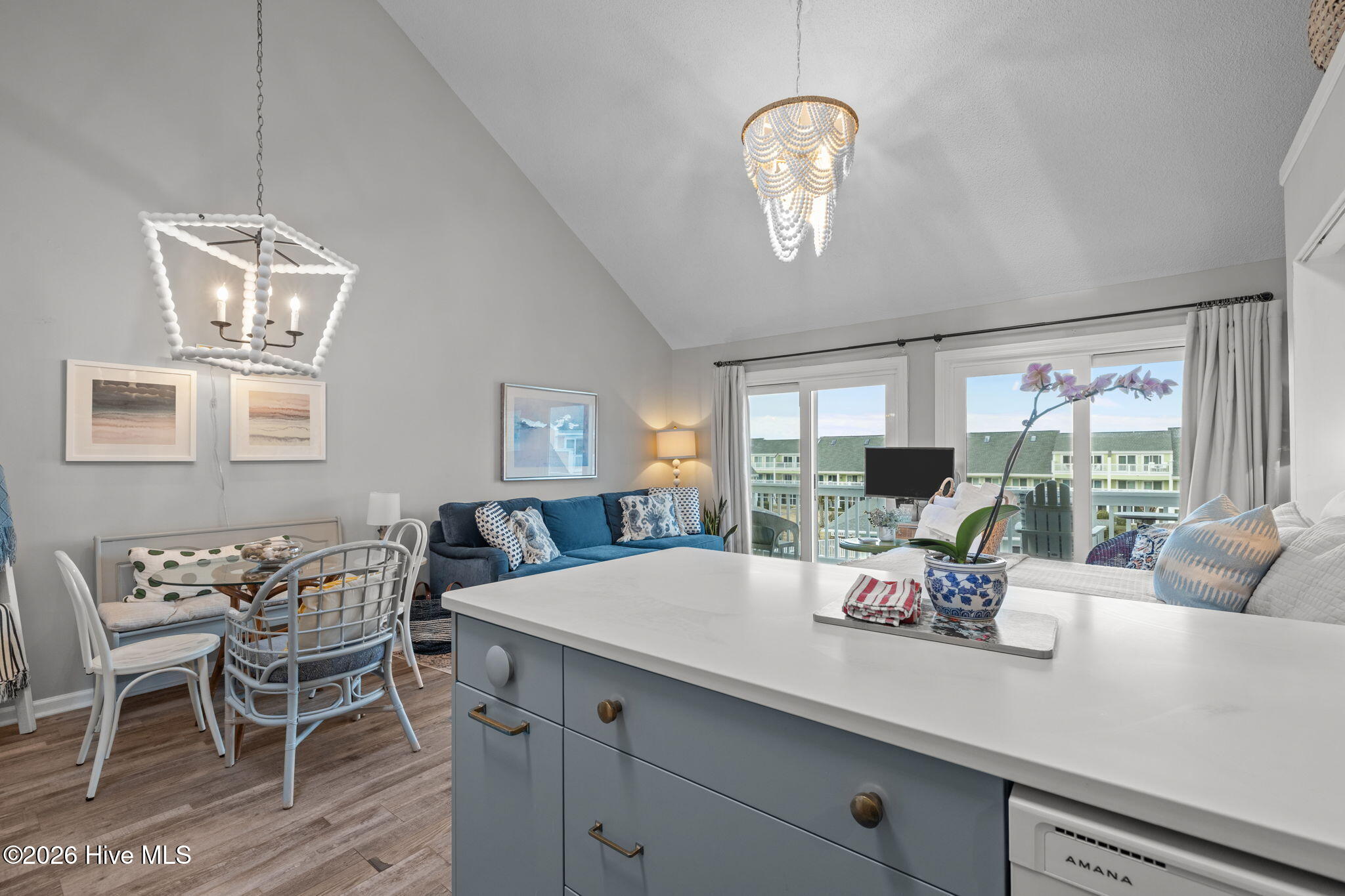 100552475 | Photo 15