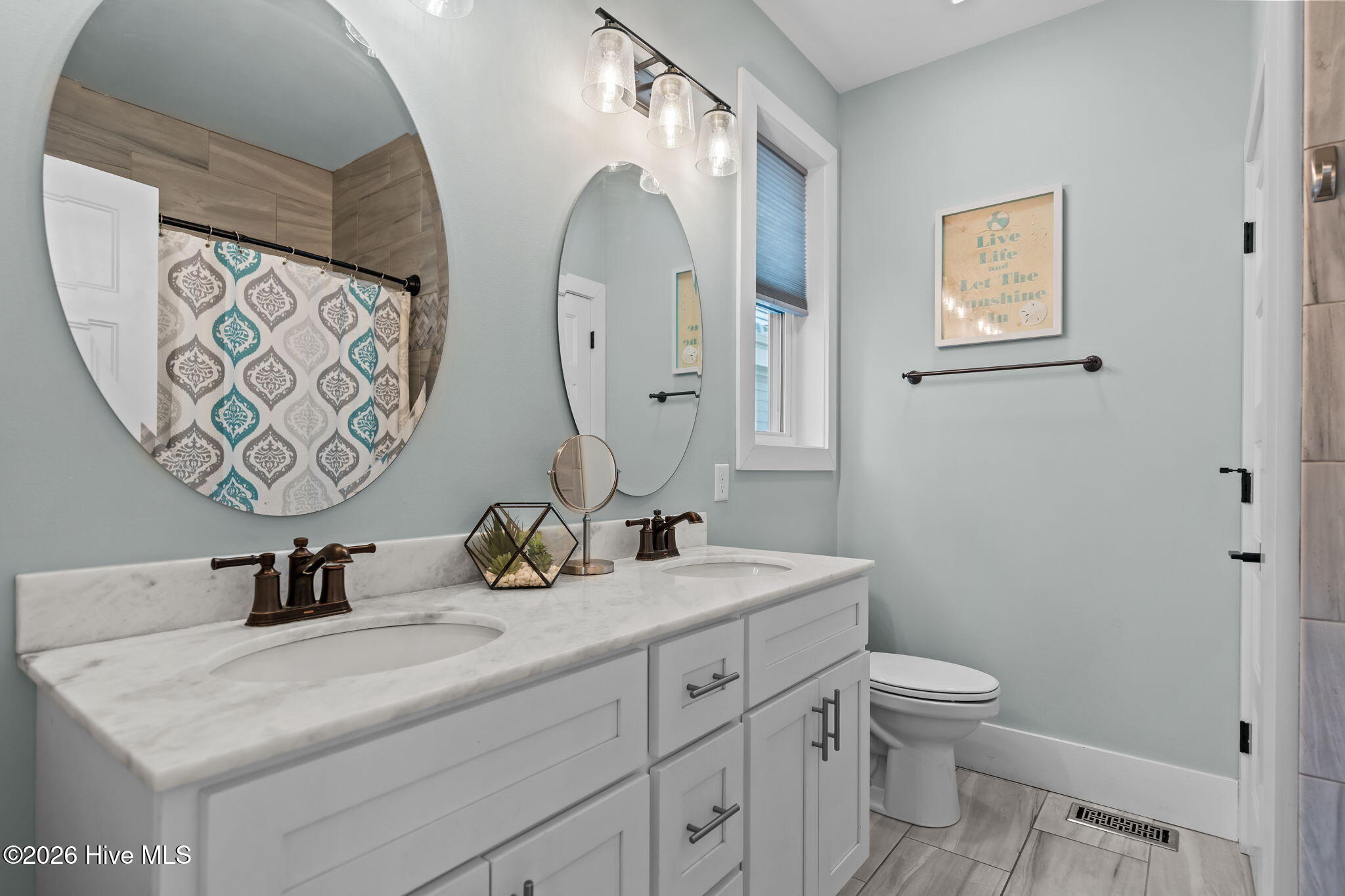 100552743 | Photo 22