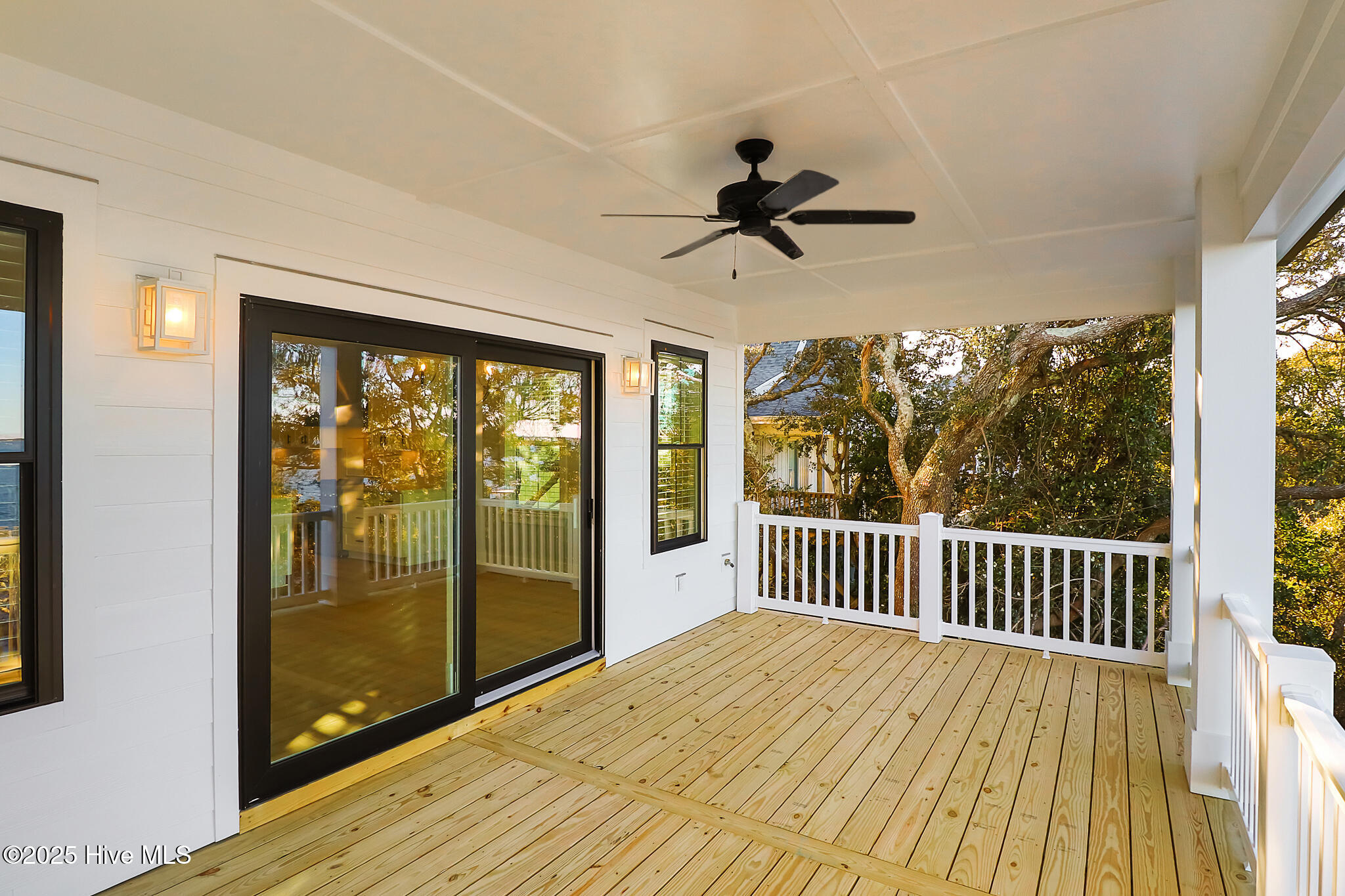 100568603 | Photo 42