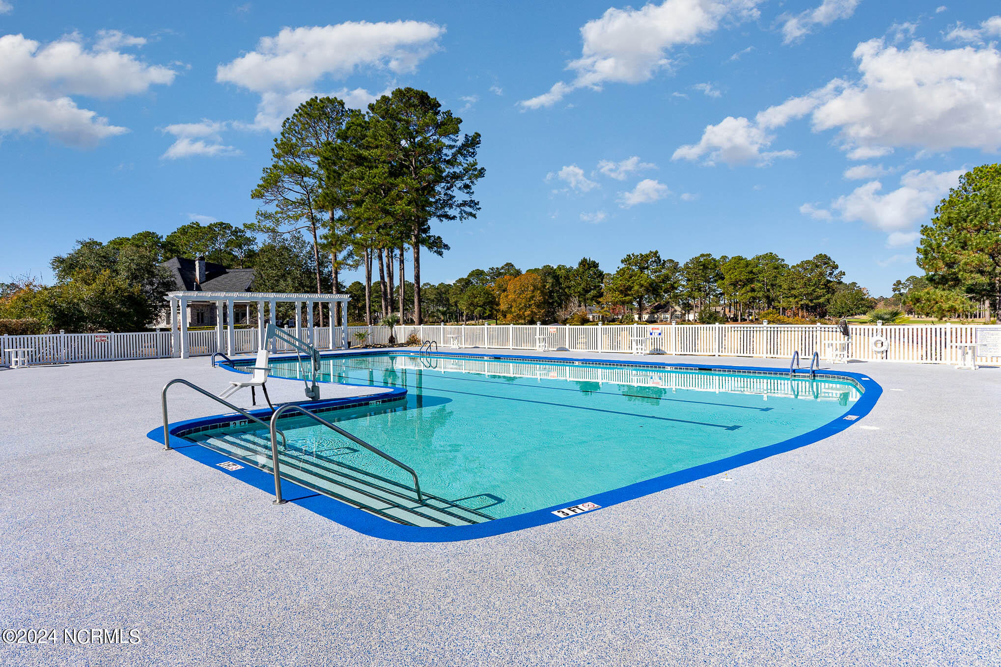 100548620 | Photo 28