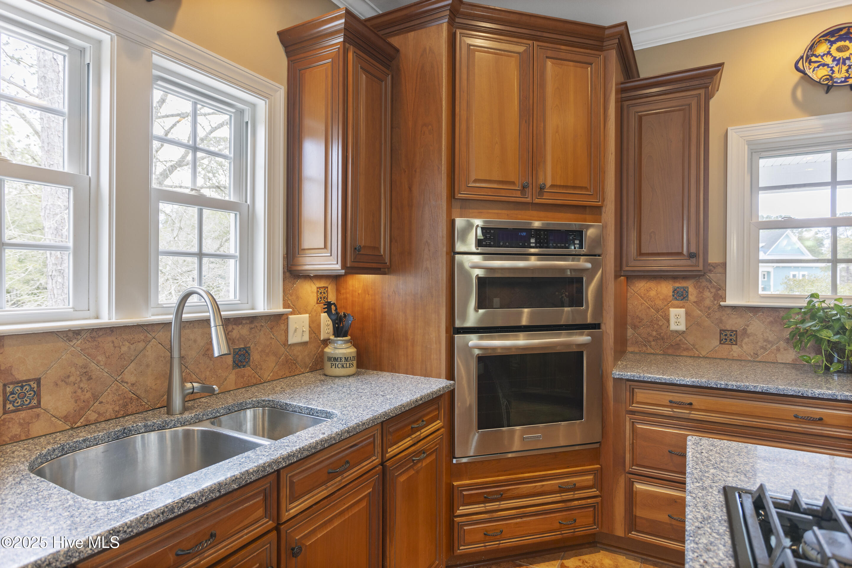 100493610 | Photo 34