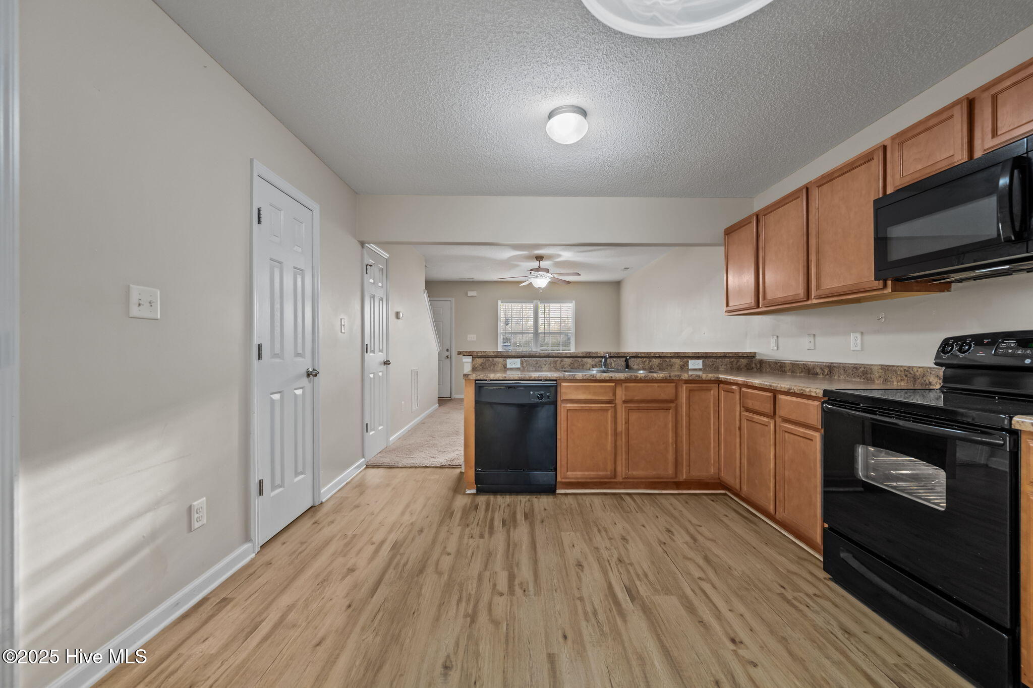 100543374 | Photo 14