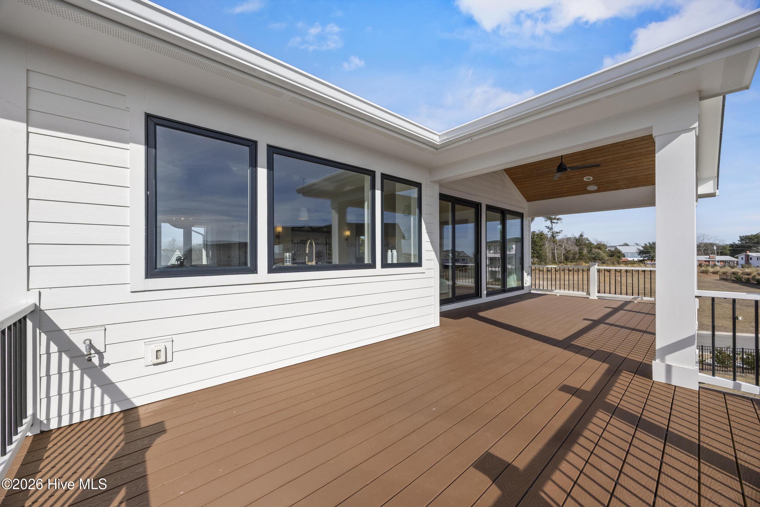 100551268 | Photo 27