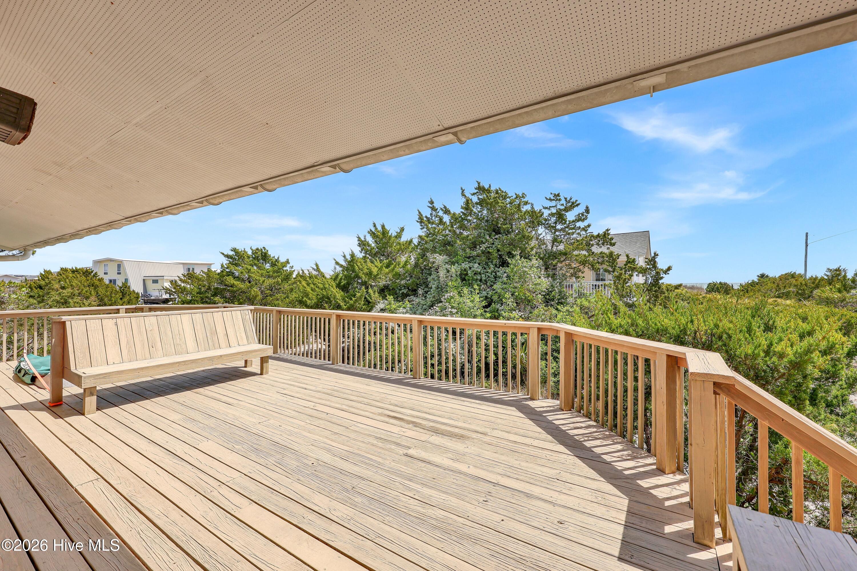 100565989 | Photo 23