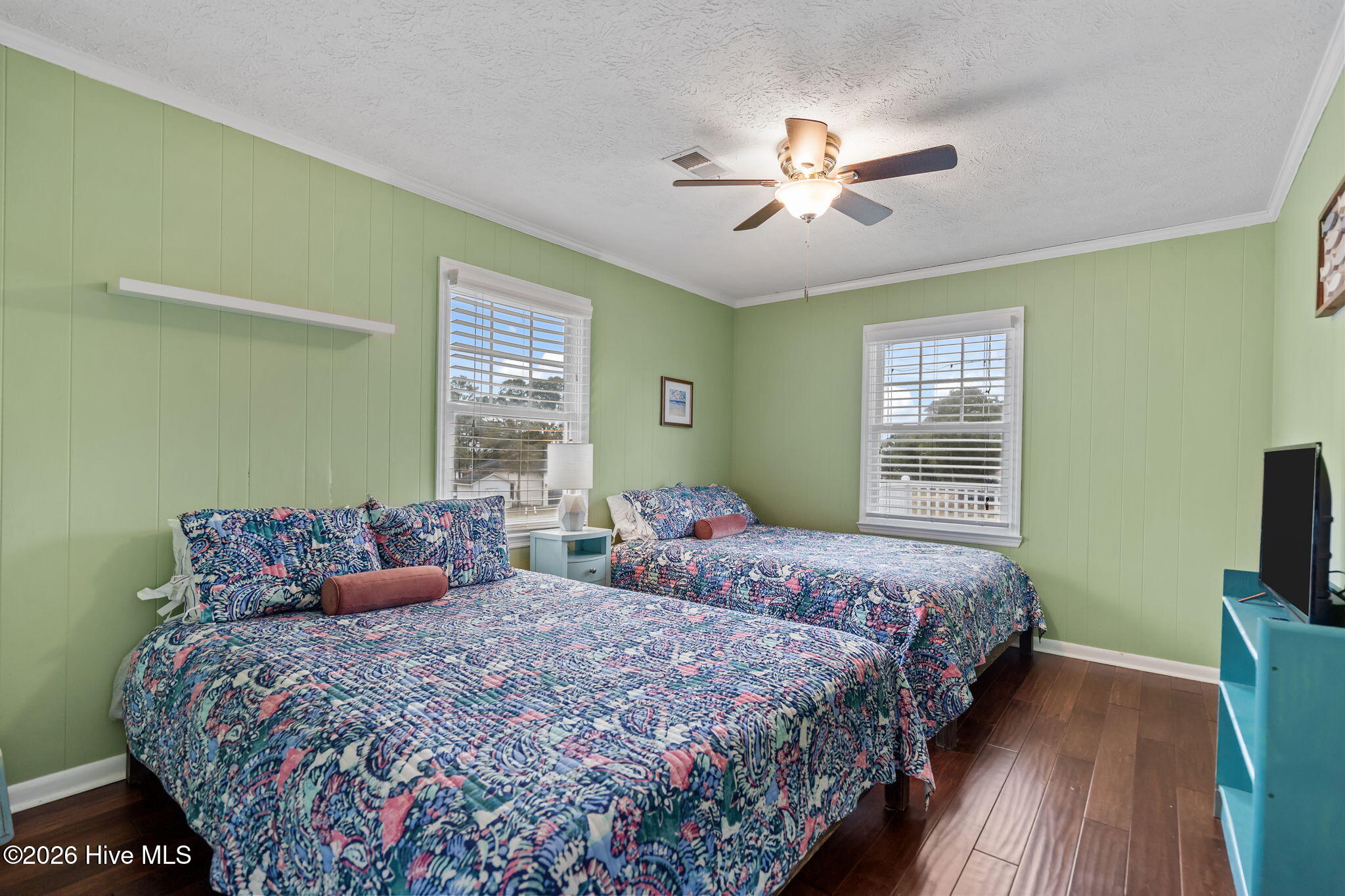 100543033 | Photo 34