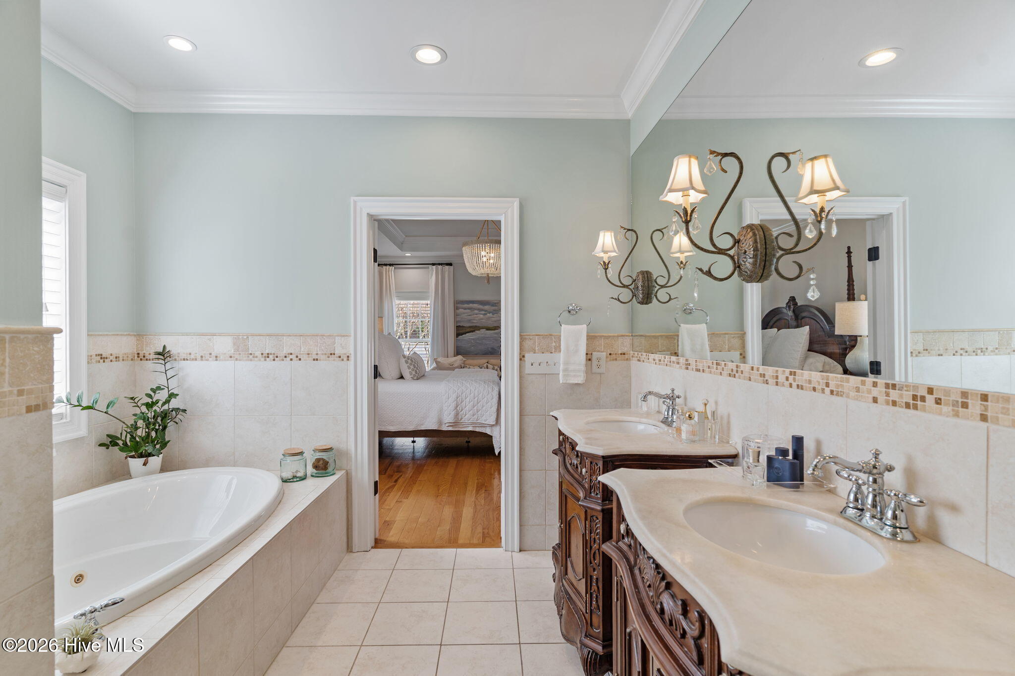 100561575 | Photo 28