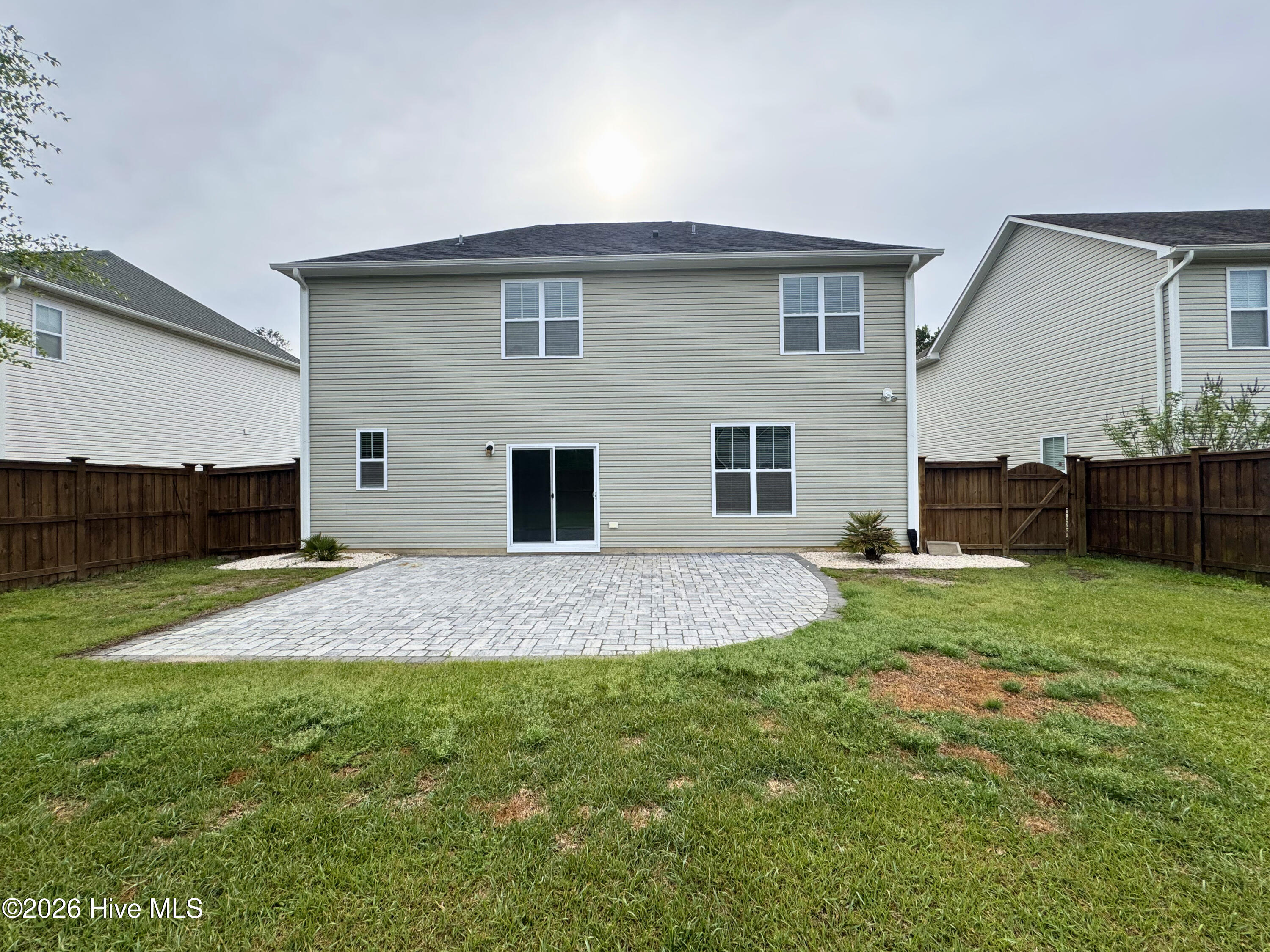 100566006 | Photo 32