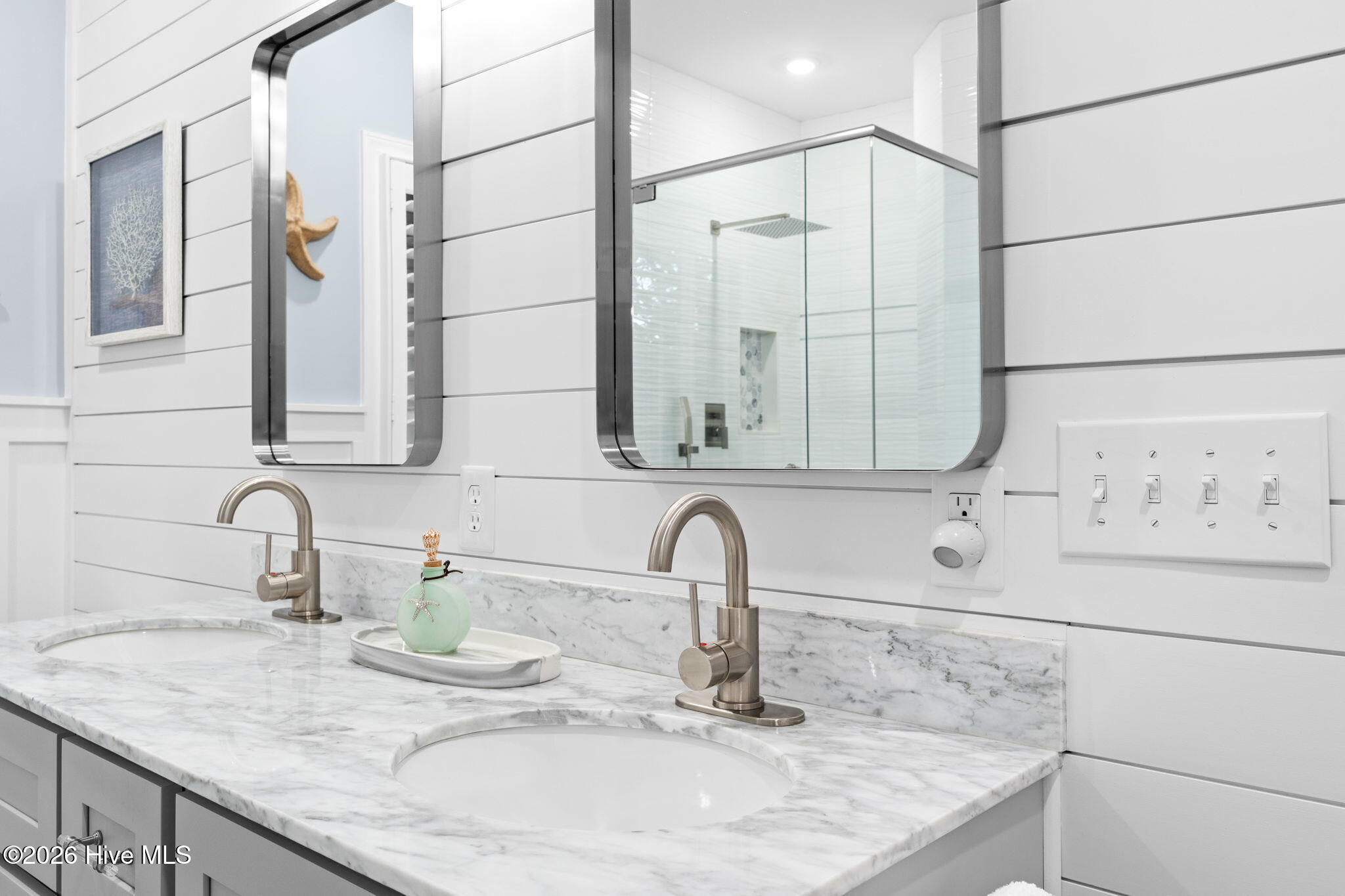 100549864 | Photo 35