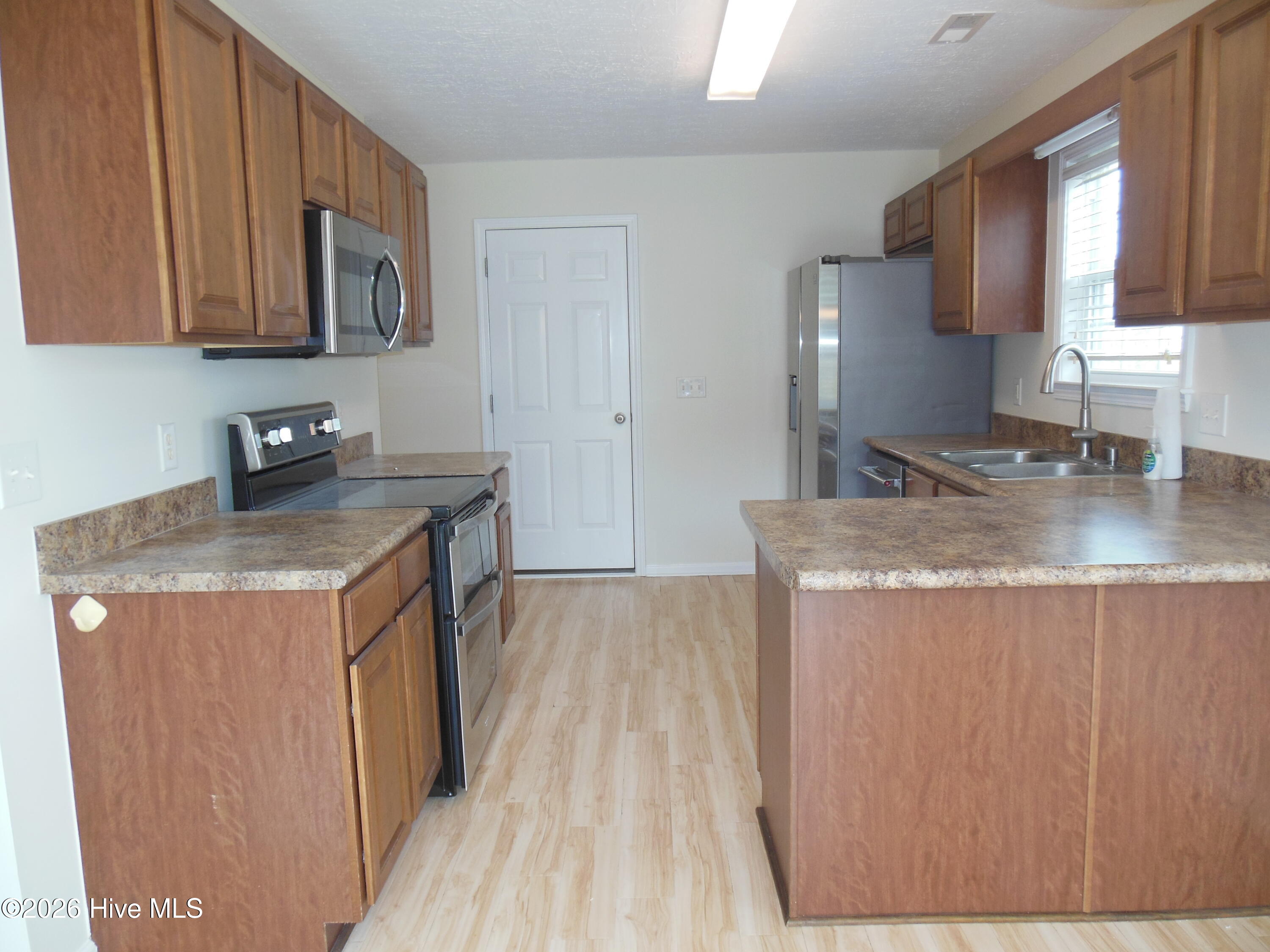 100565167 | Photo 18