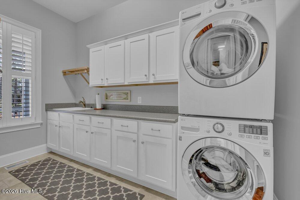 100563966 | Photo 28