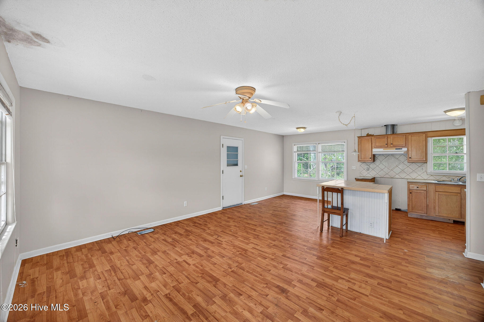 703 E Kristi Circle, Burgaw, NC 28425 – photo 5: 703KristiCircle-15