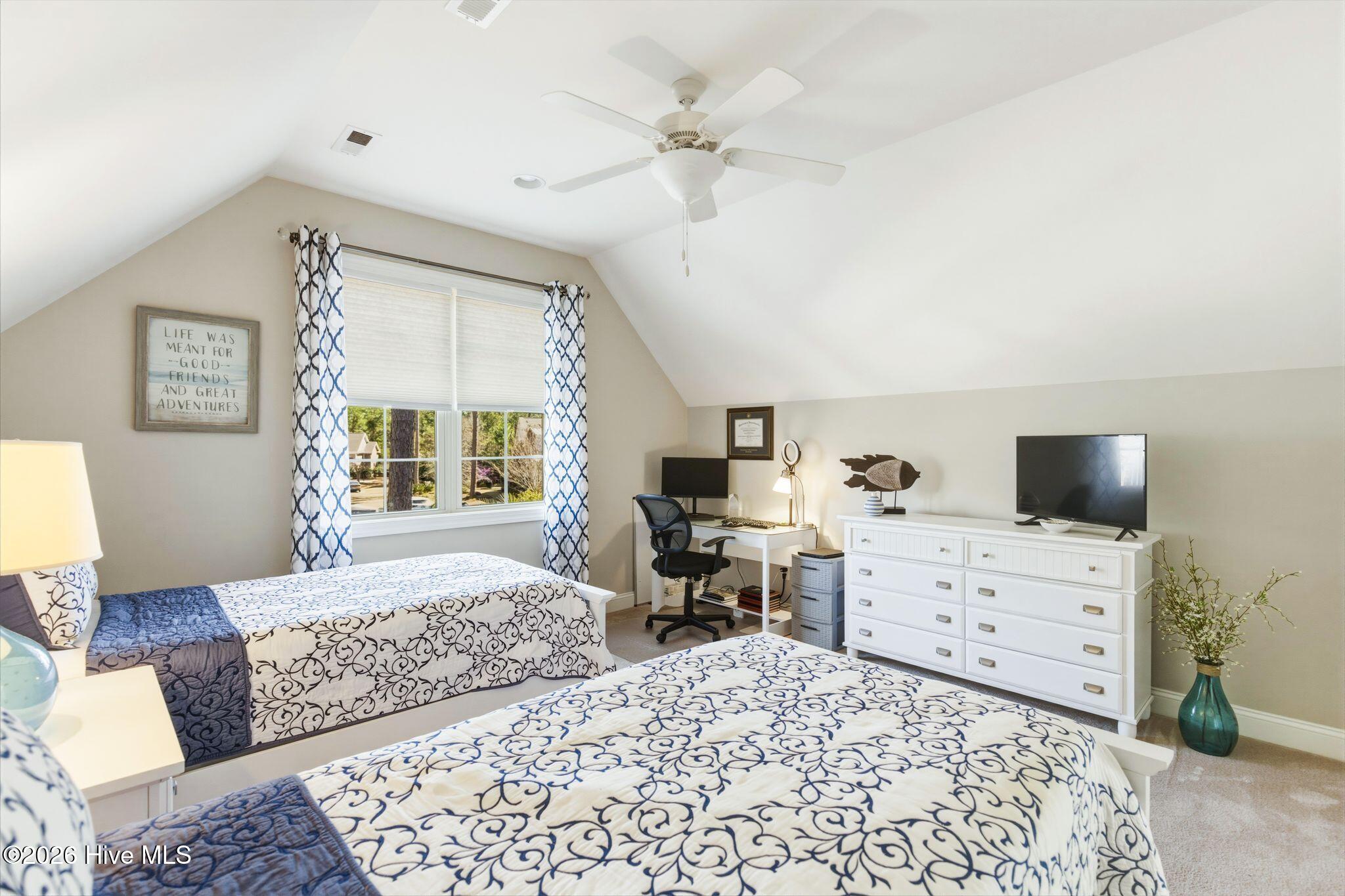 100564432 | Photo 86