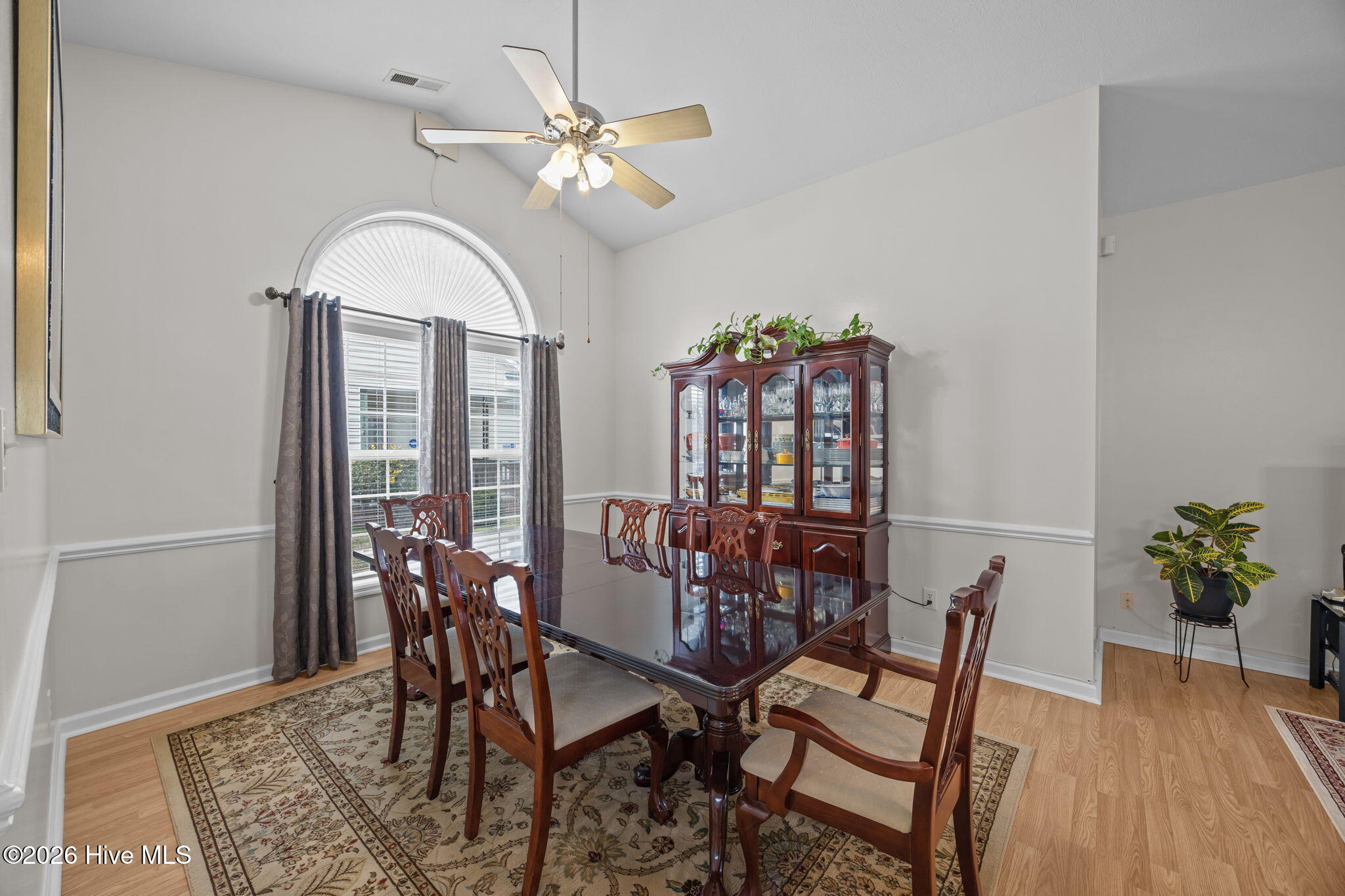 100557483 | Photo 18