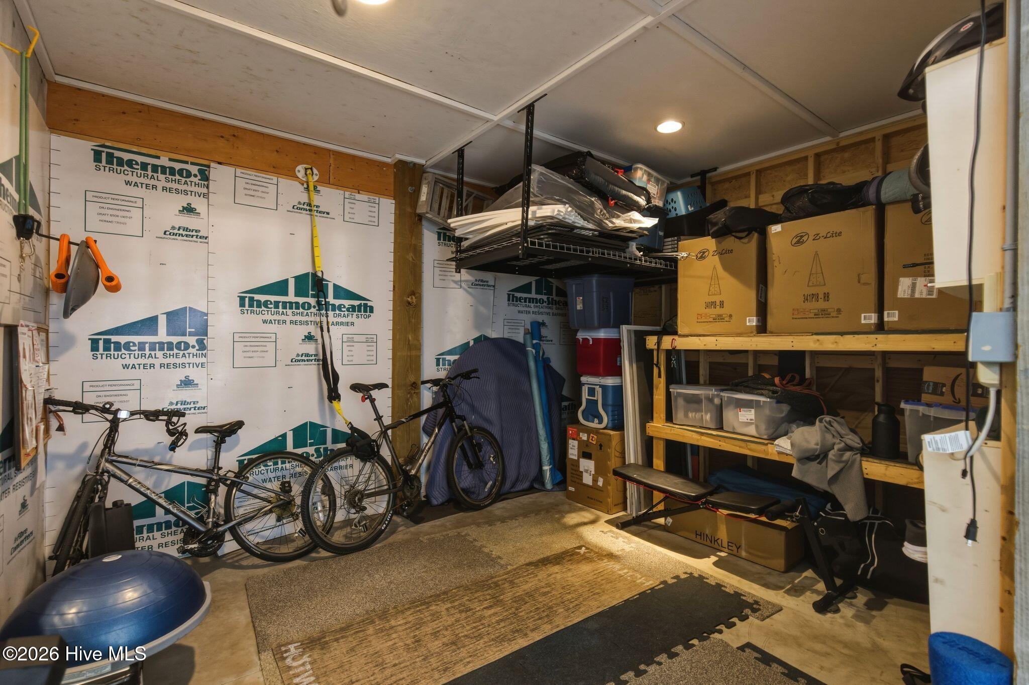 100562049 | Photo 82