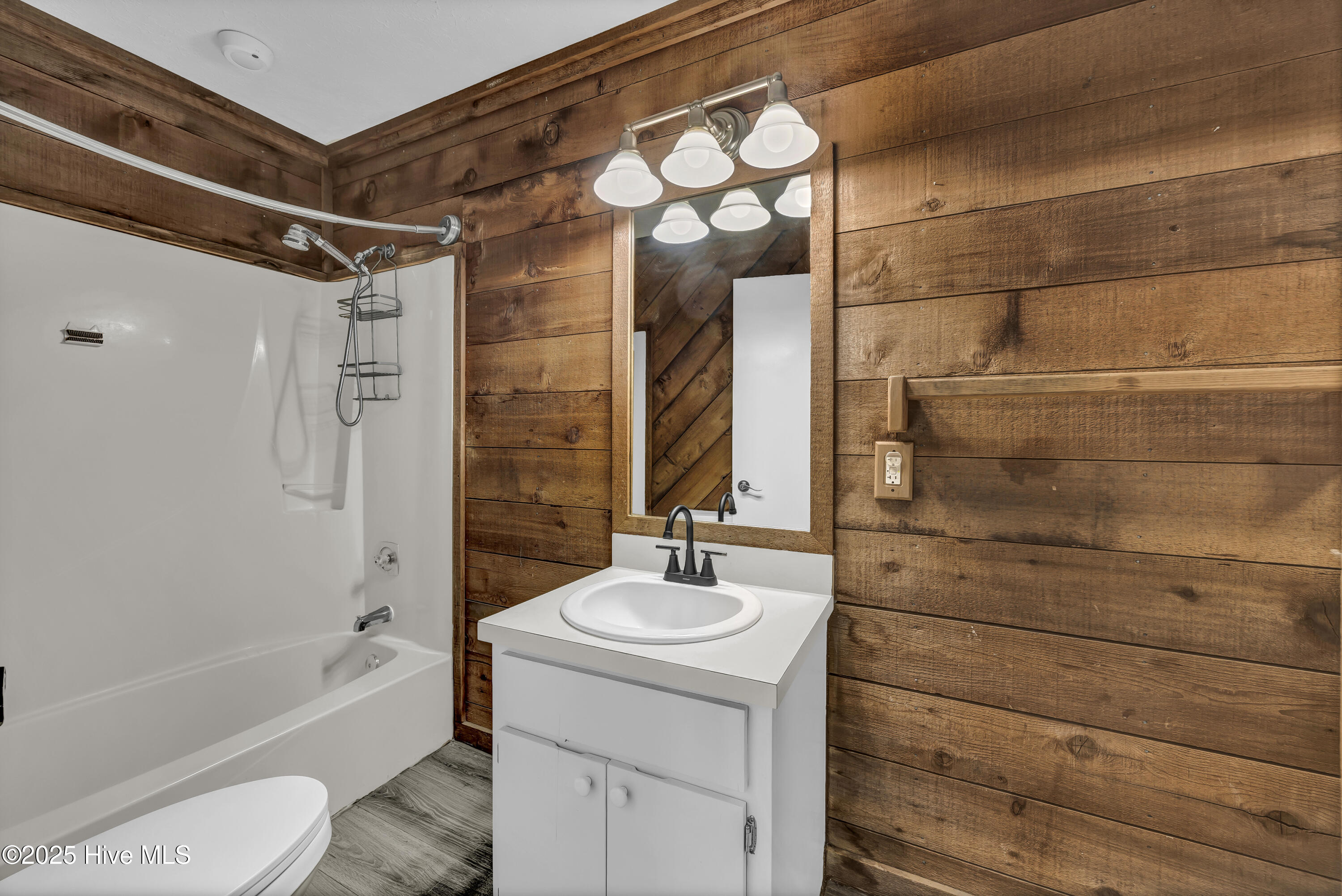 100527769 | Photo 19