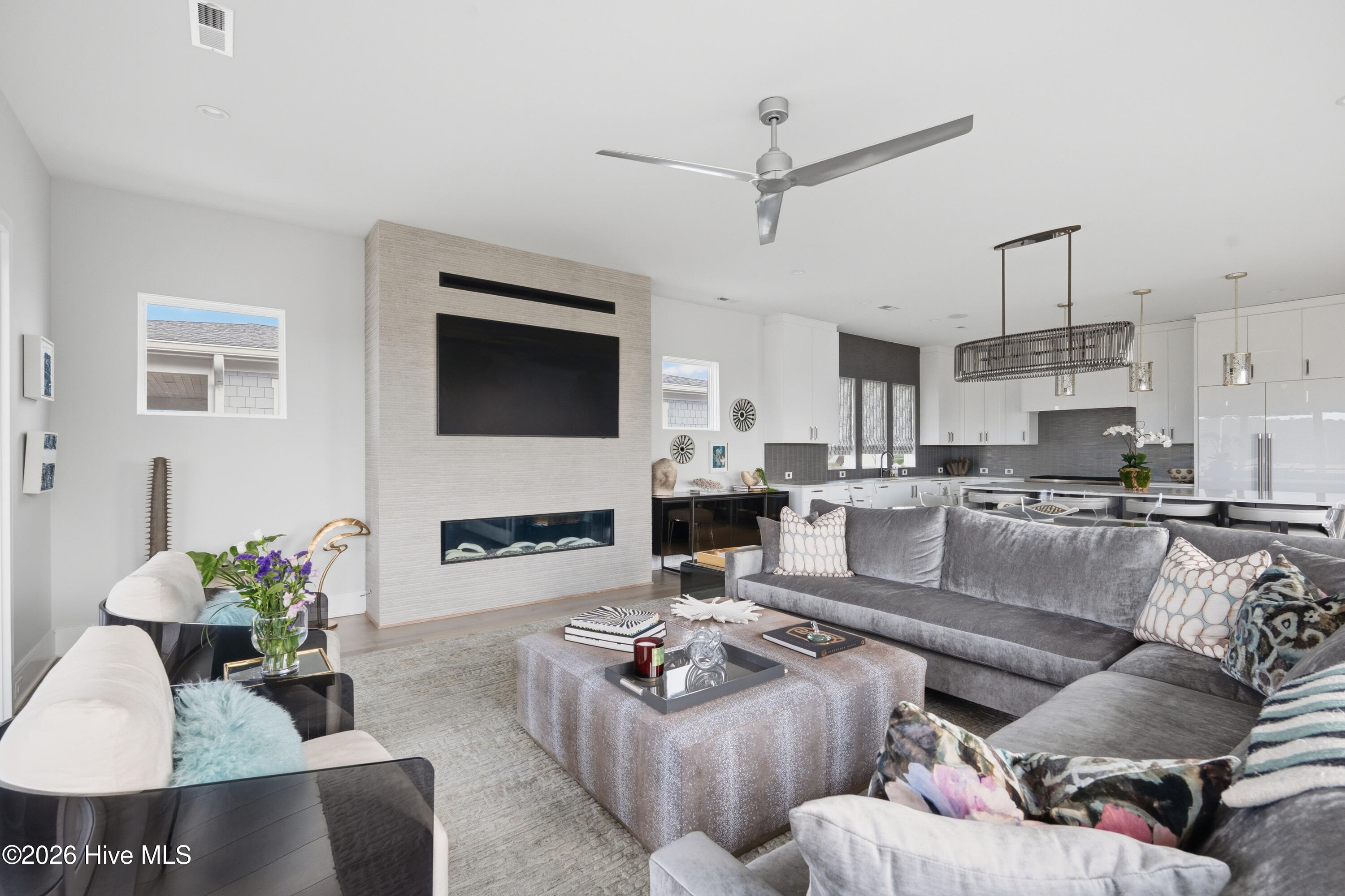 100567165 | Photo 14