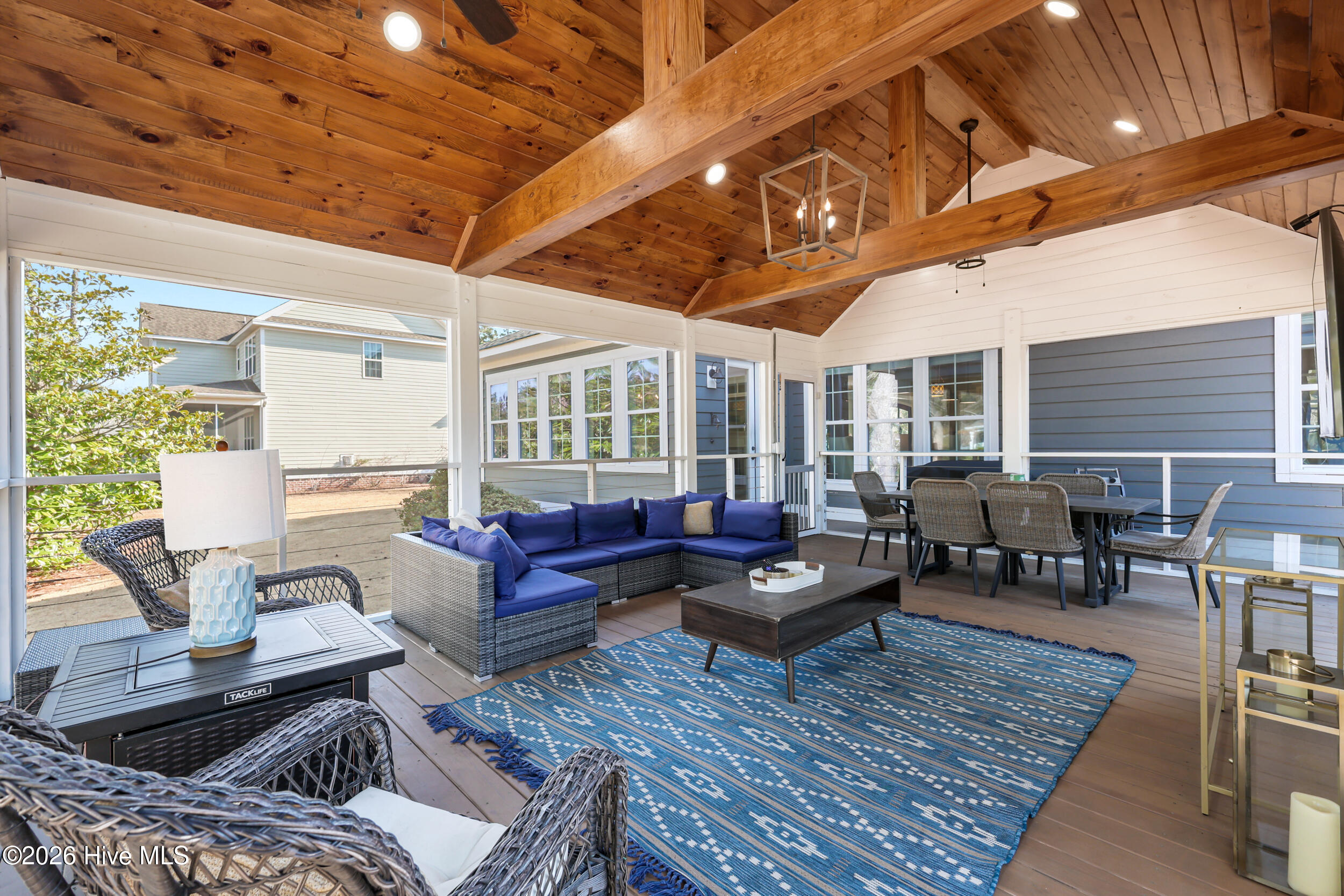 100554068 | Photo 27