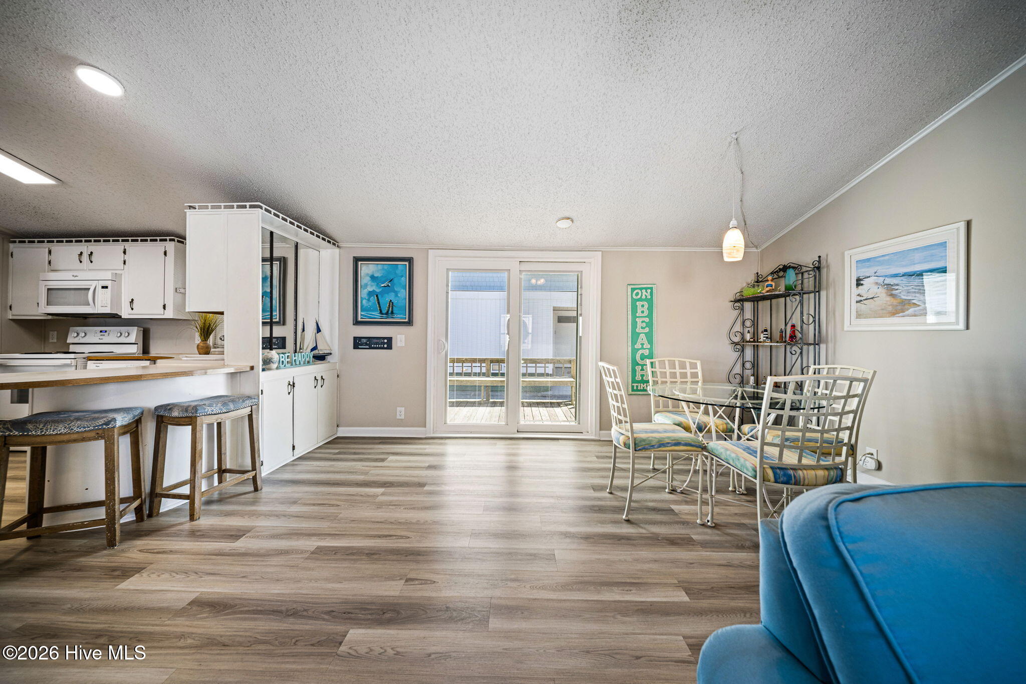 100561406 | Photo 33