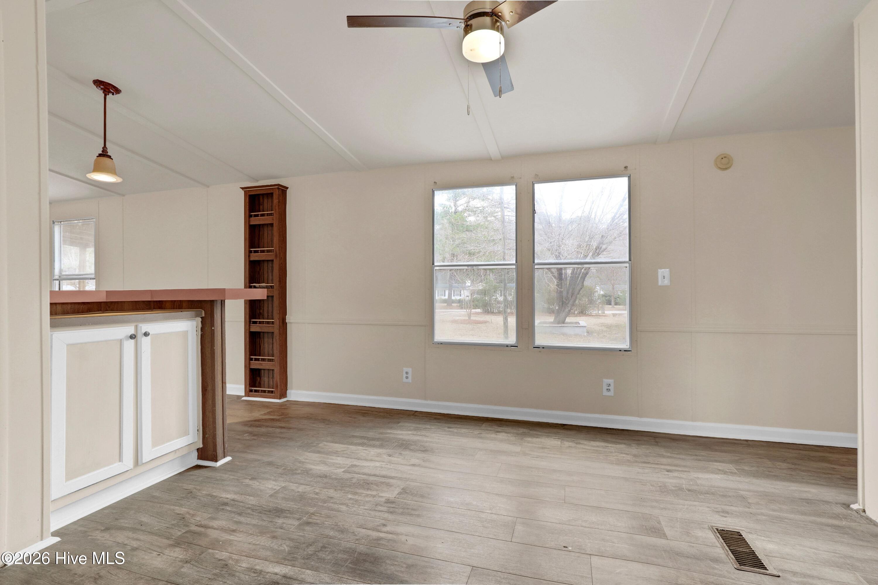 100557223 | Photo 19