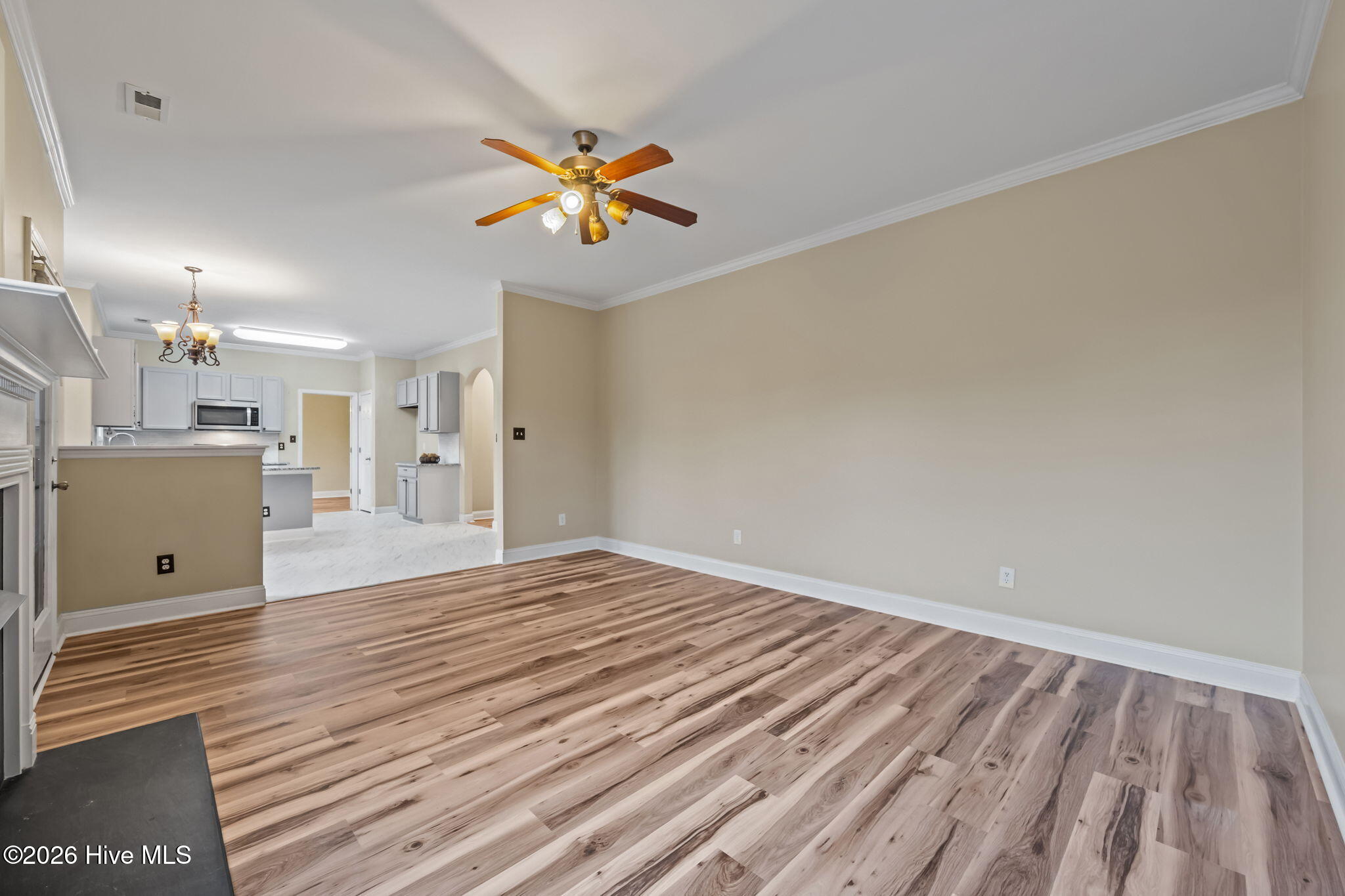 100548708 | Photo 13