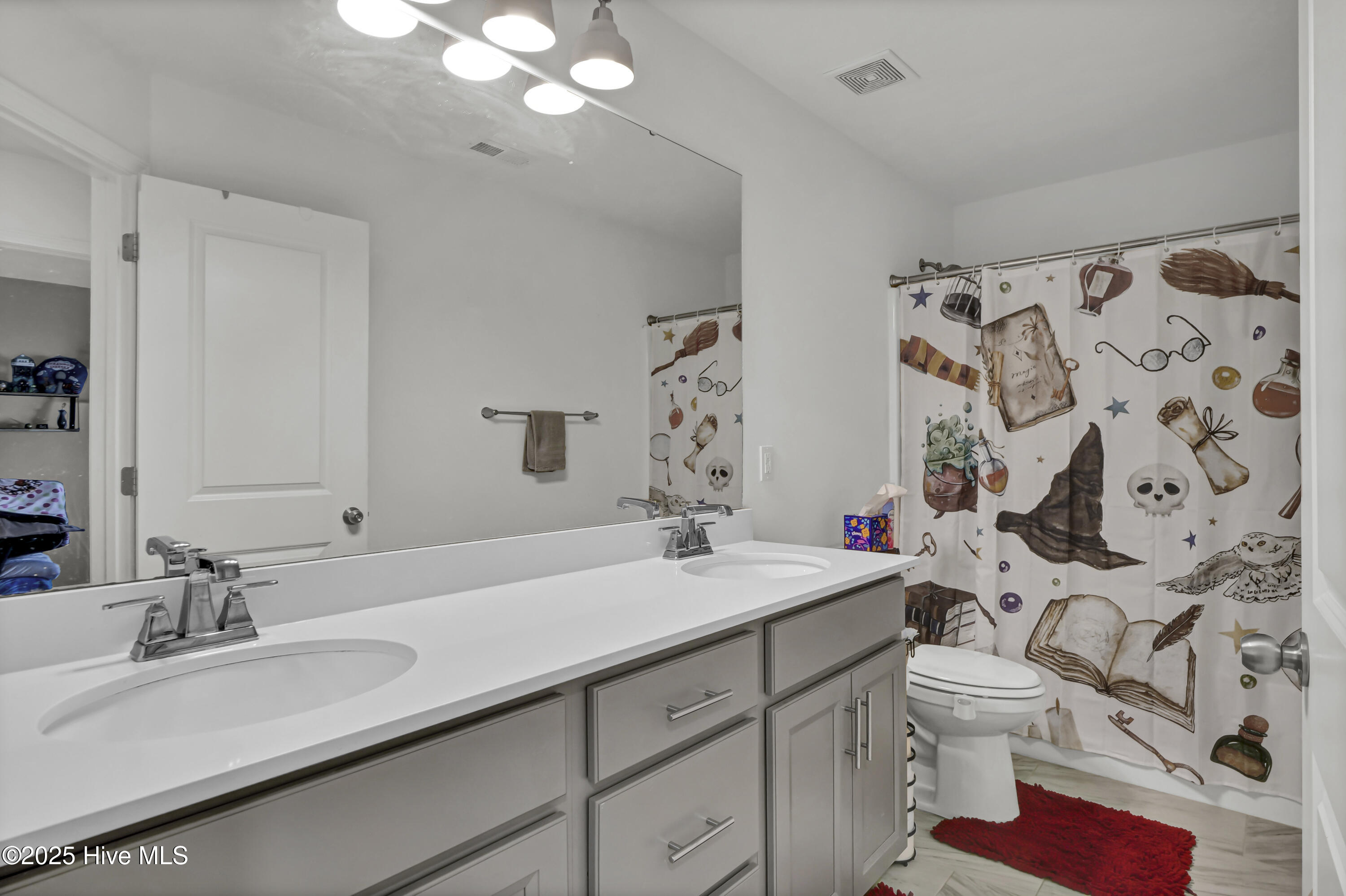 100535300 | Photo 15