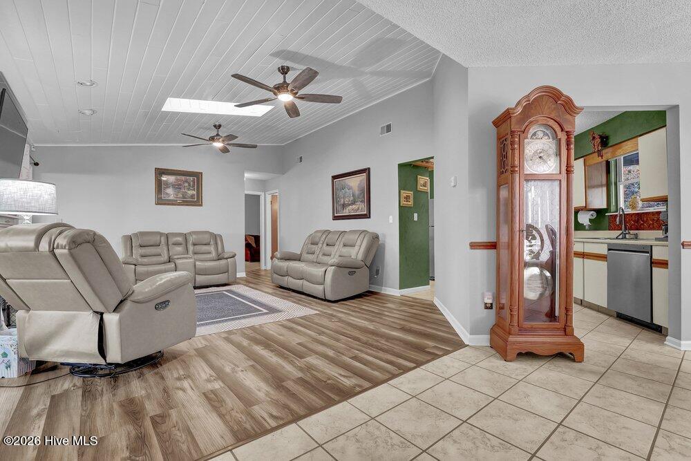 100556294 | Photo 13