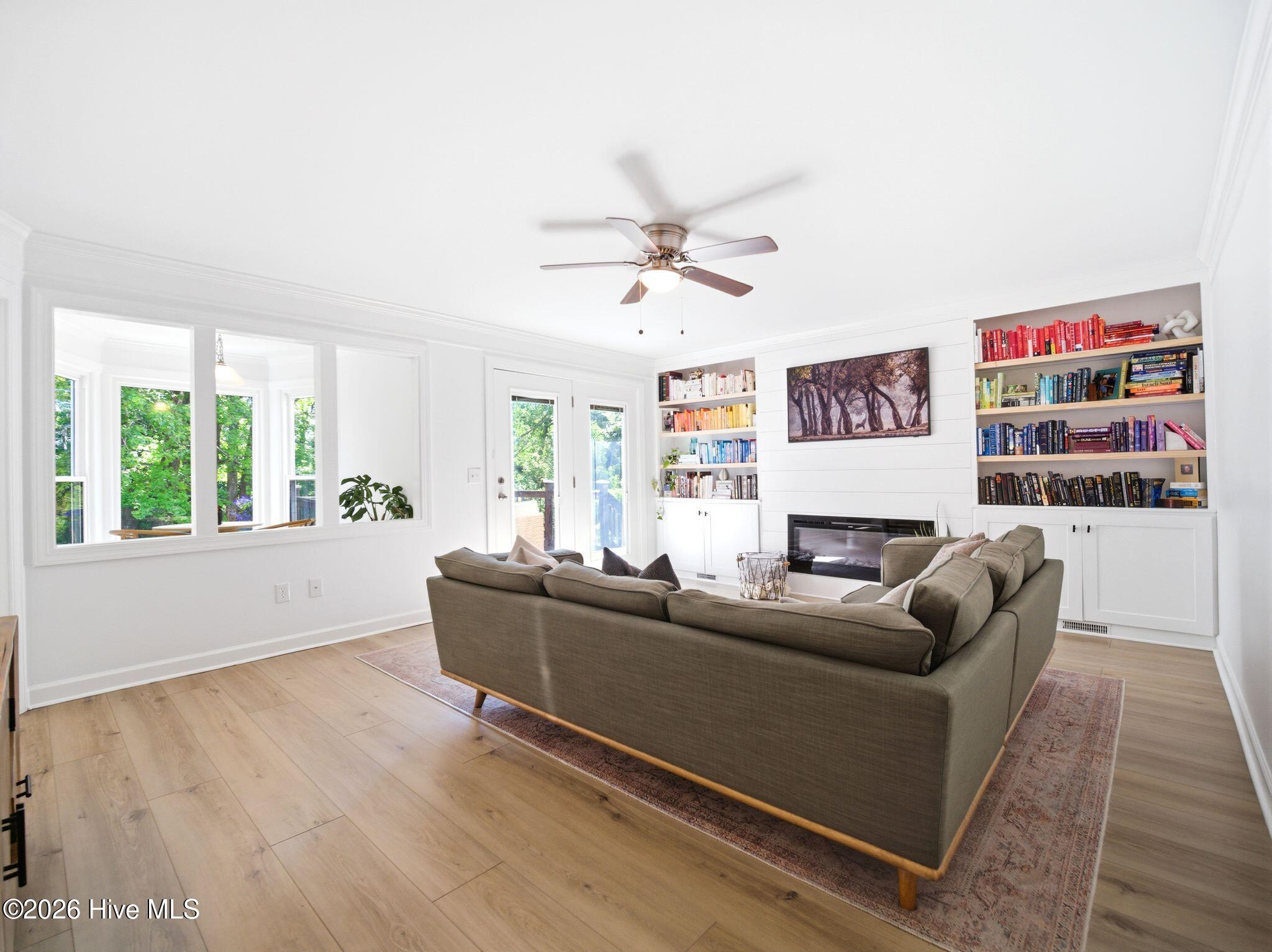 100568966 | Photo 24