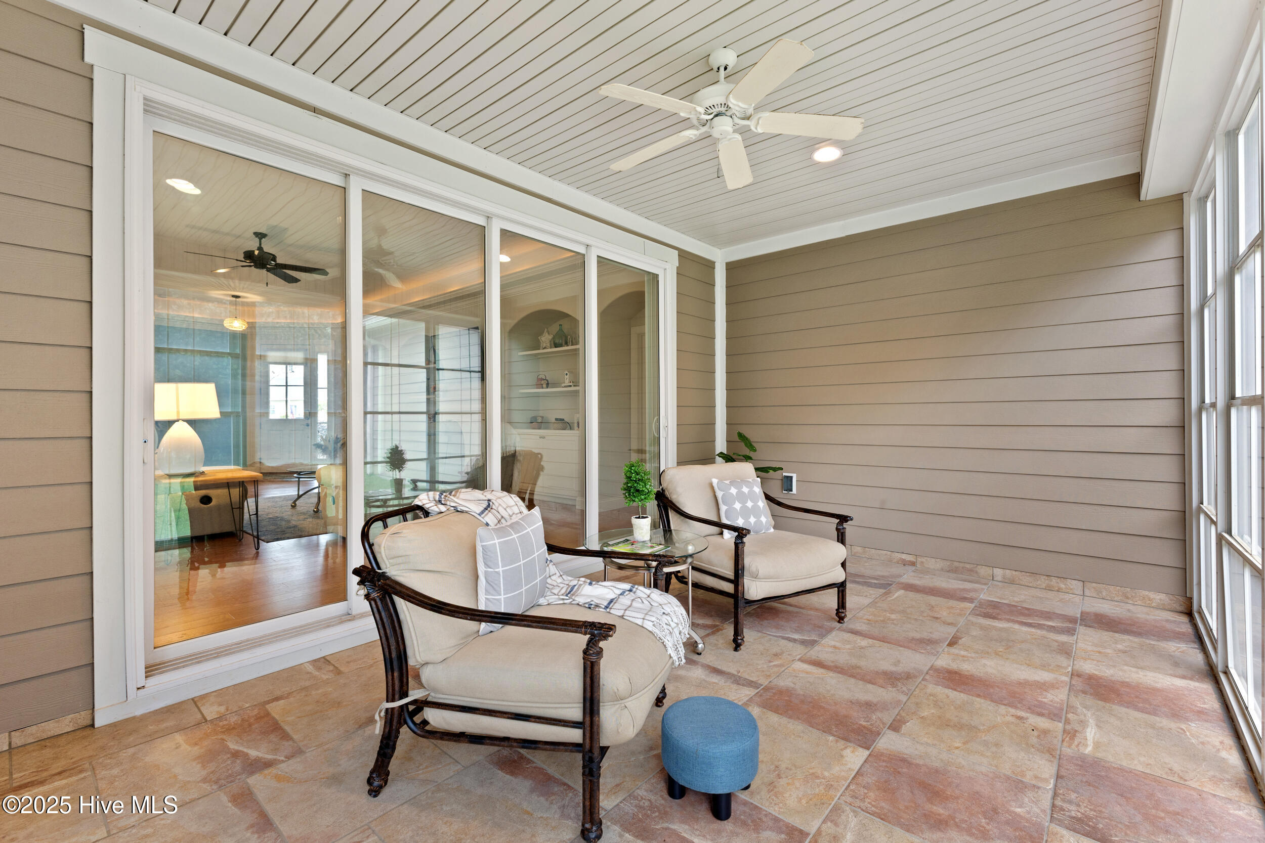 100506544 | Photo 42